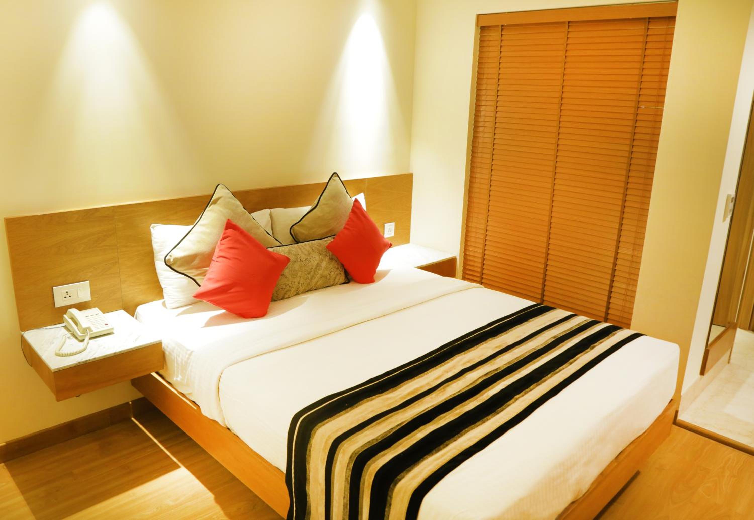 Deluxe Double or Twin Room - Photo 8