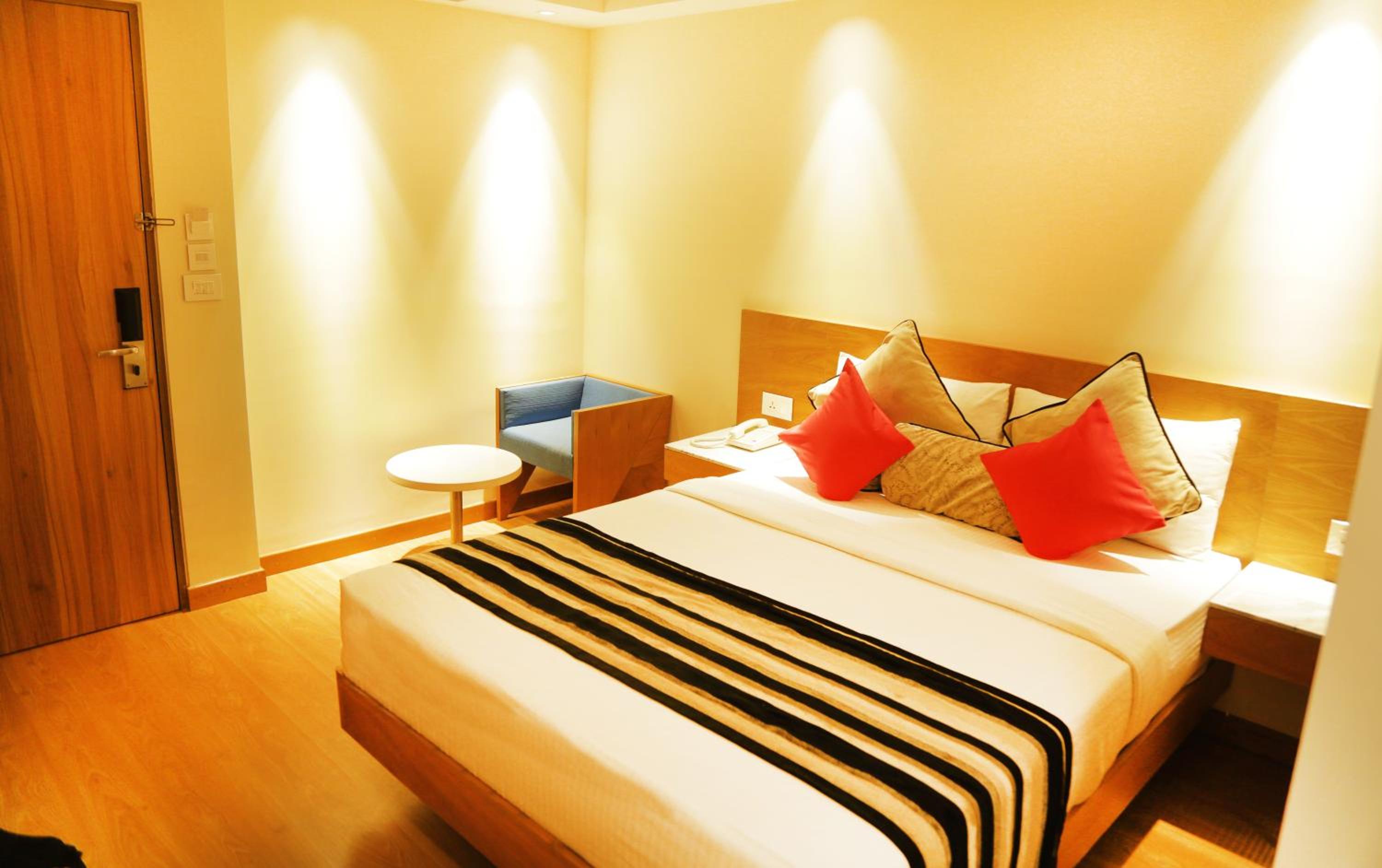 Deluxe Double or Twin Room - Photo 10