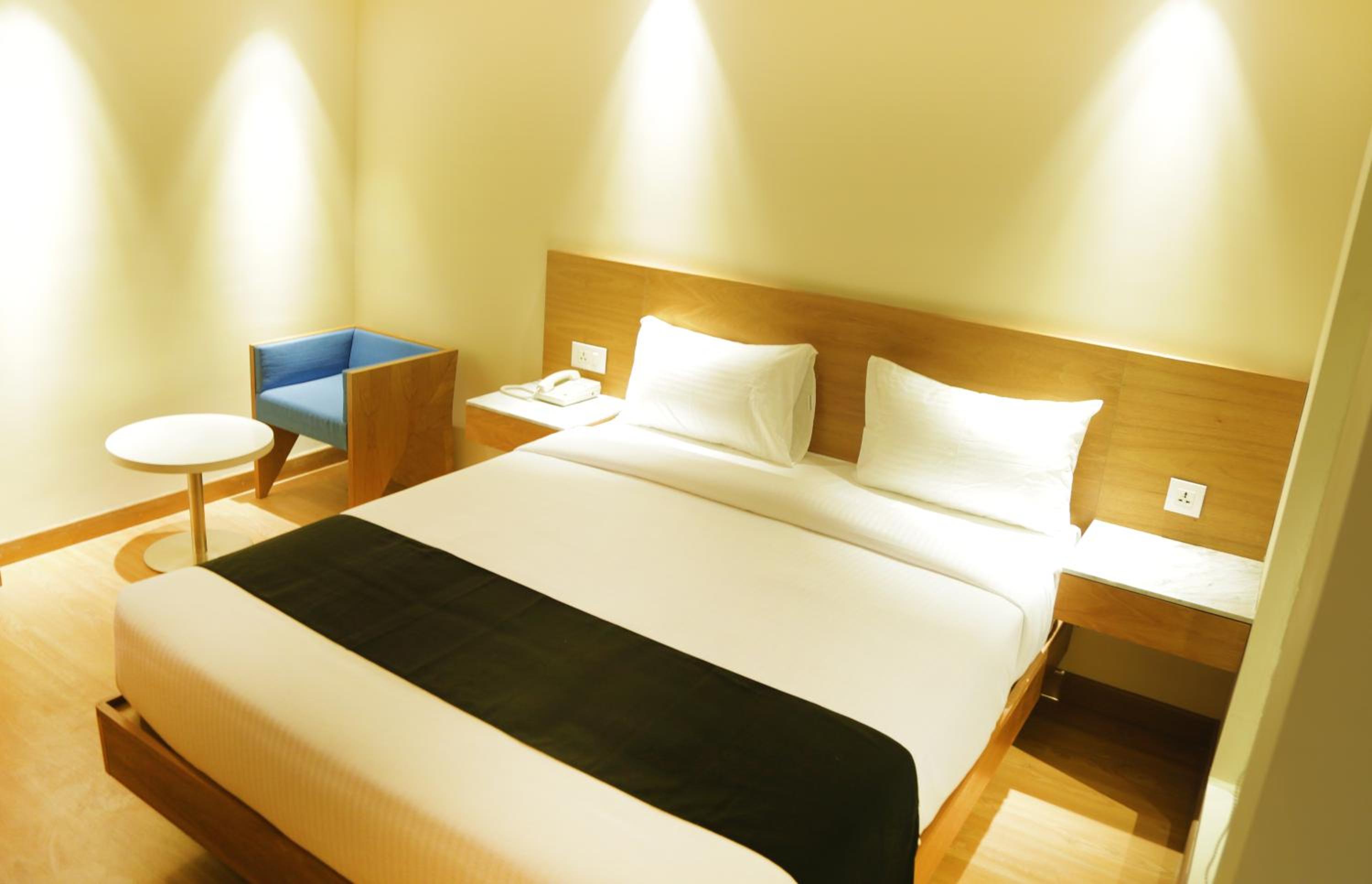Deluxe Double or Twin Room - Photo 9