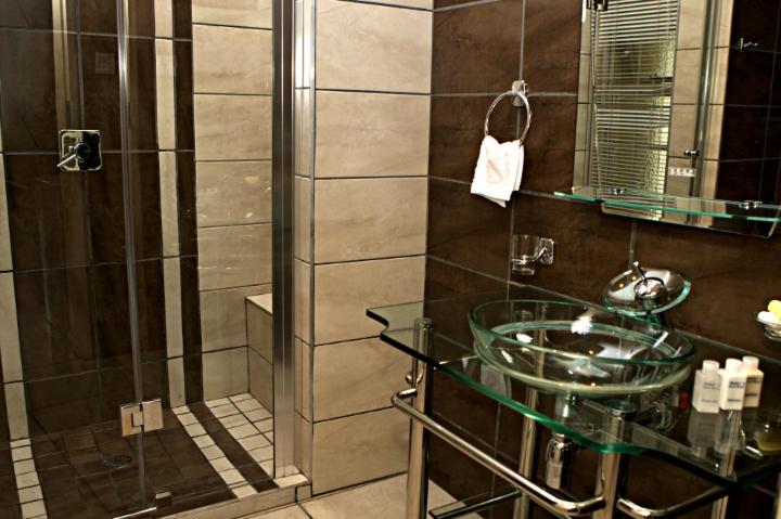 Luxury Family Room - Photo 2
