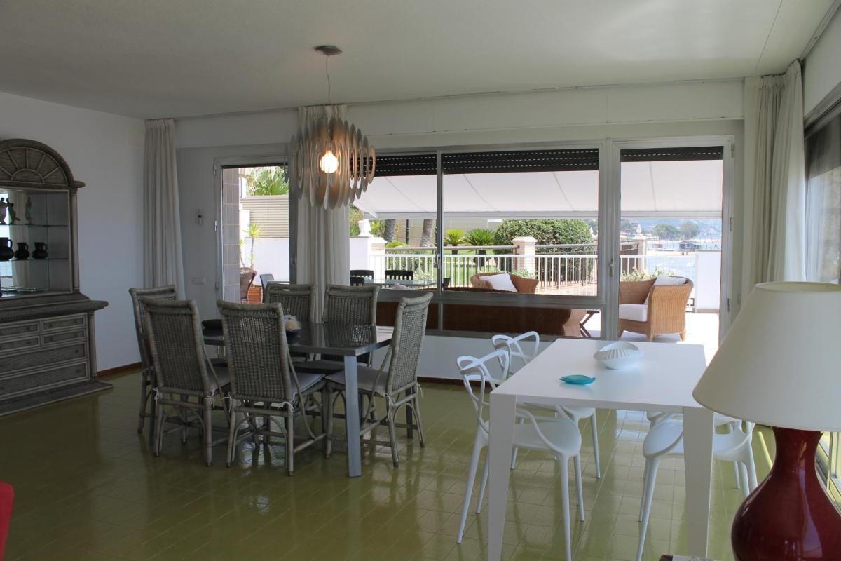 Villa - Beach Front