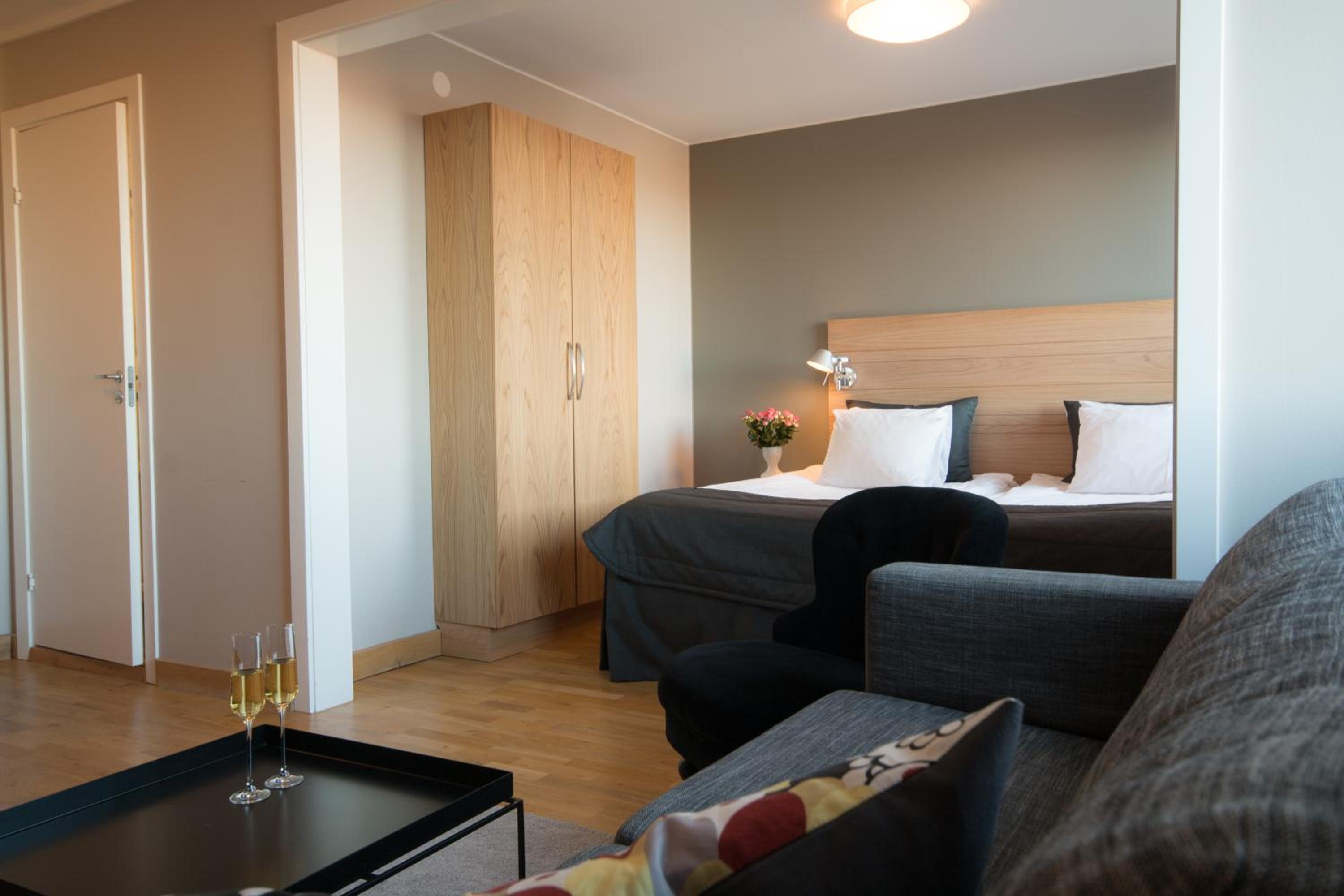 Superior King Room - Photo 3