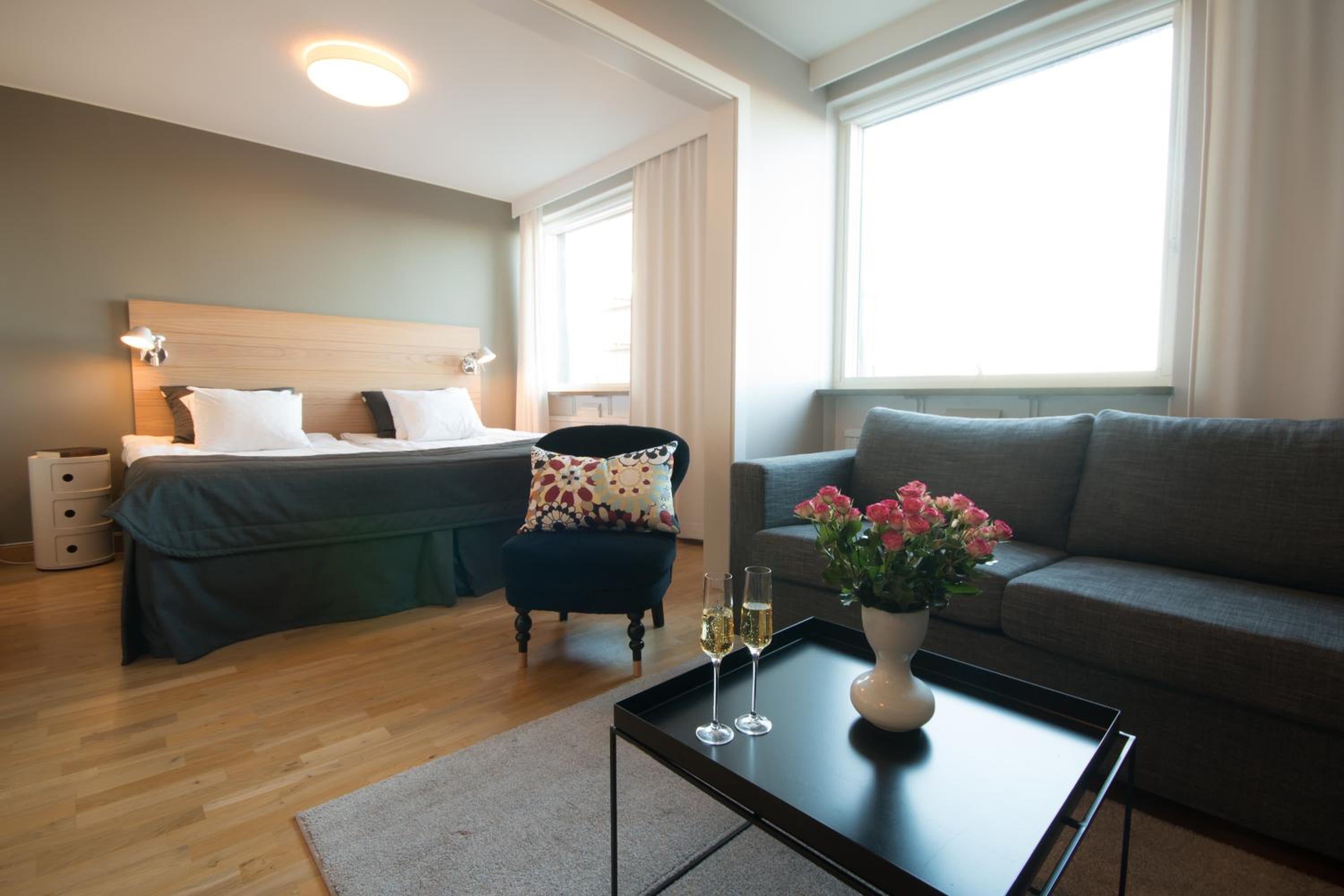 Superior King Room - Photo 9