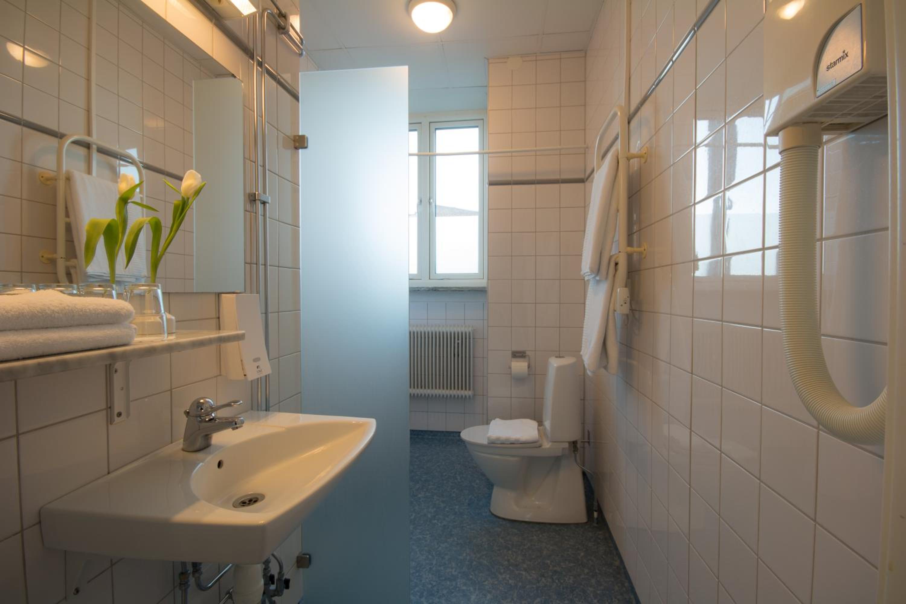 Standard Twin Room - Photo 9