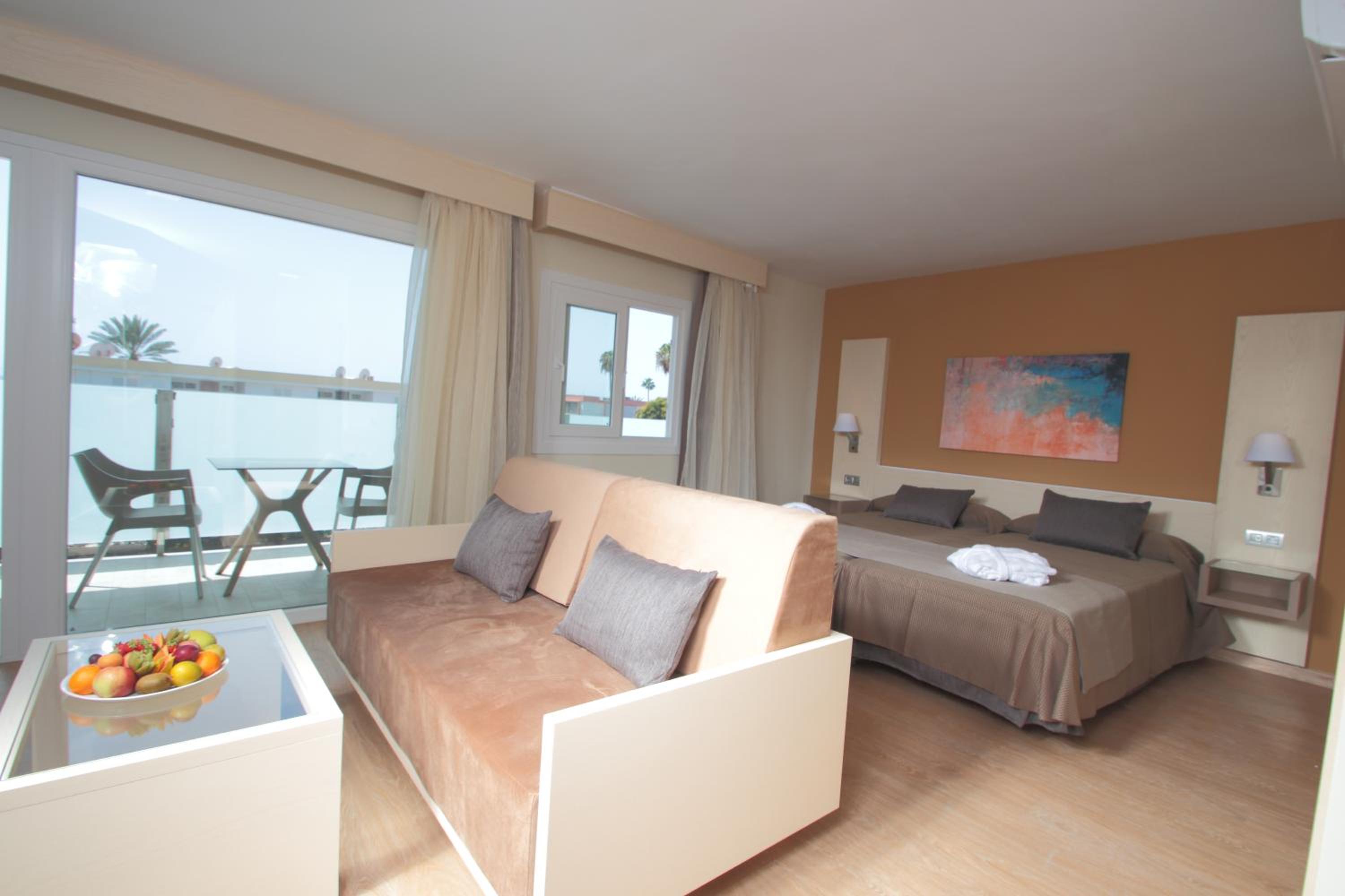 Deluxe Junior Suite with Hot Tub photo 3