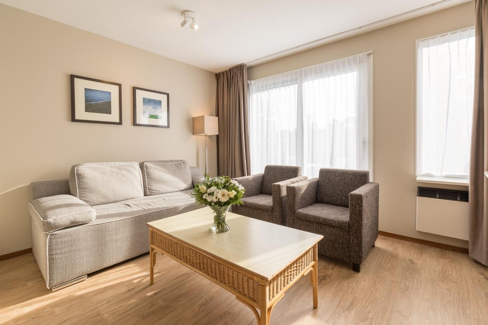 Family Room ( 4 Adults + 2 Children) photo 1