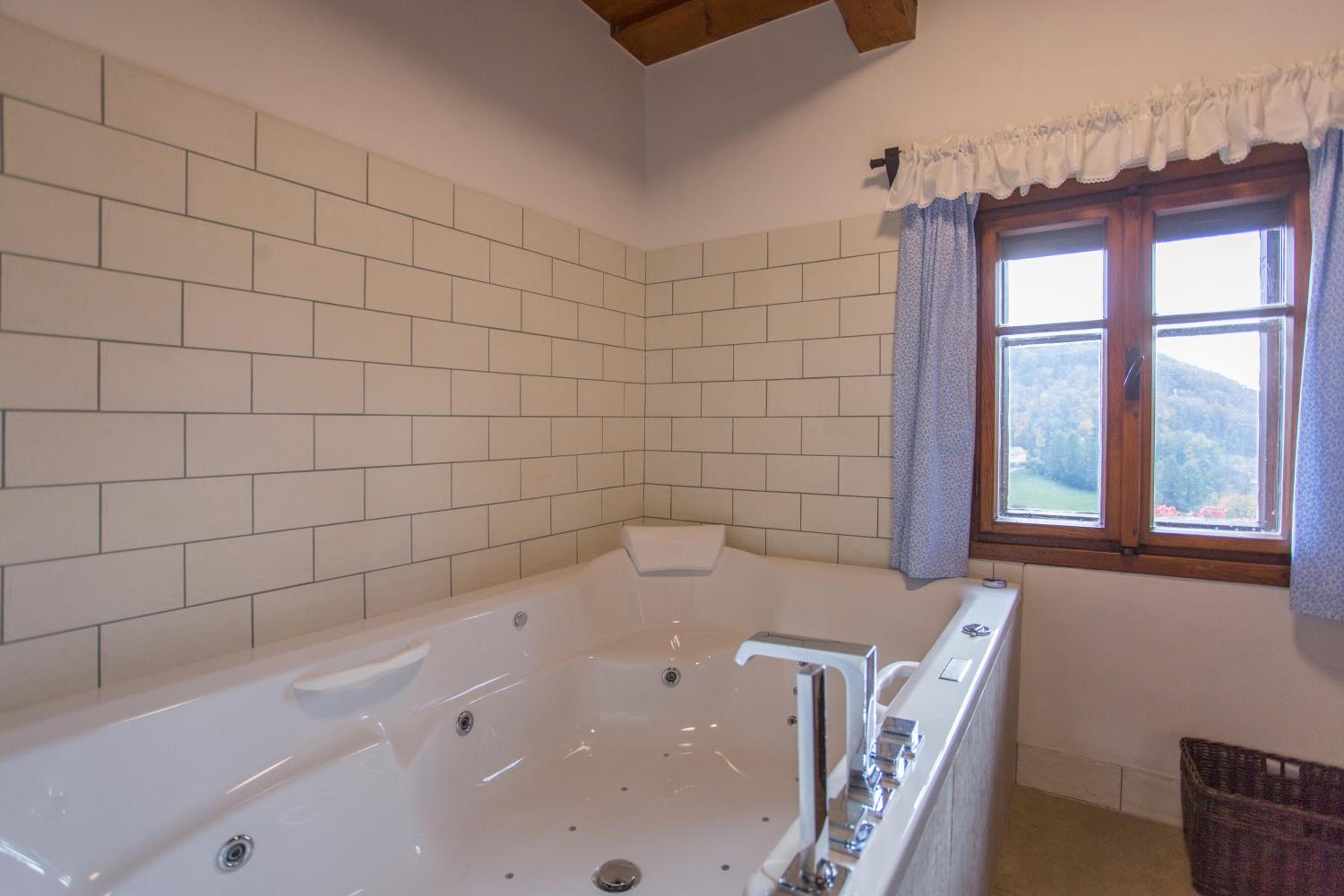 Apartment with Mountain View photo 3
