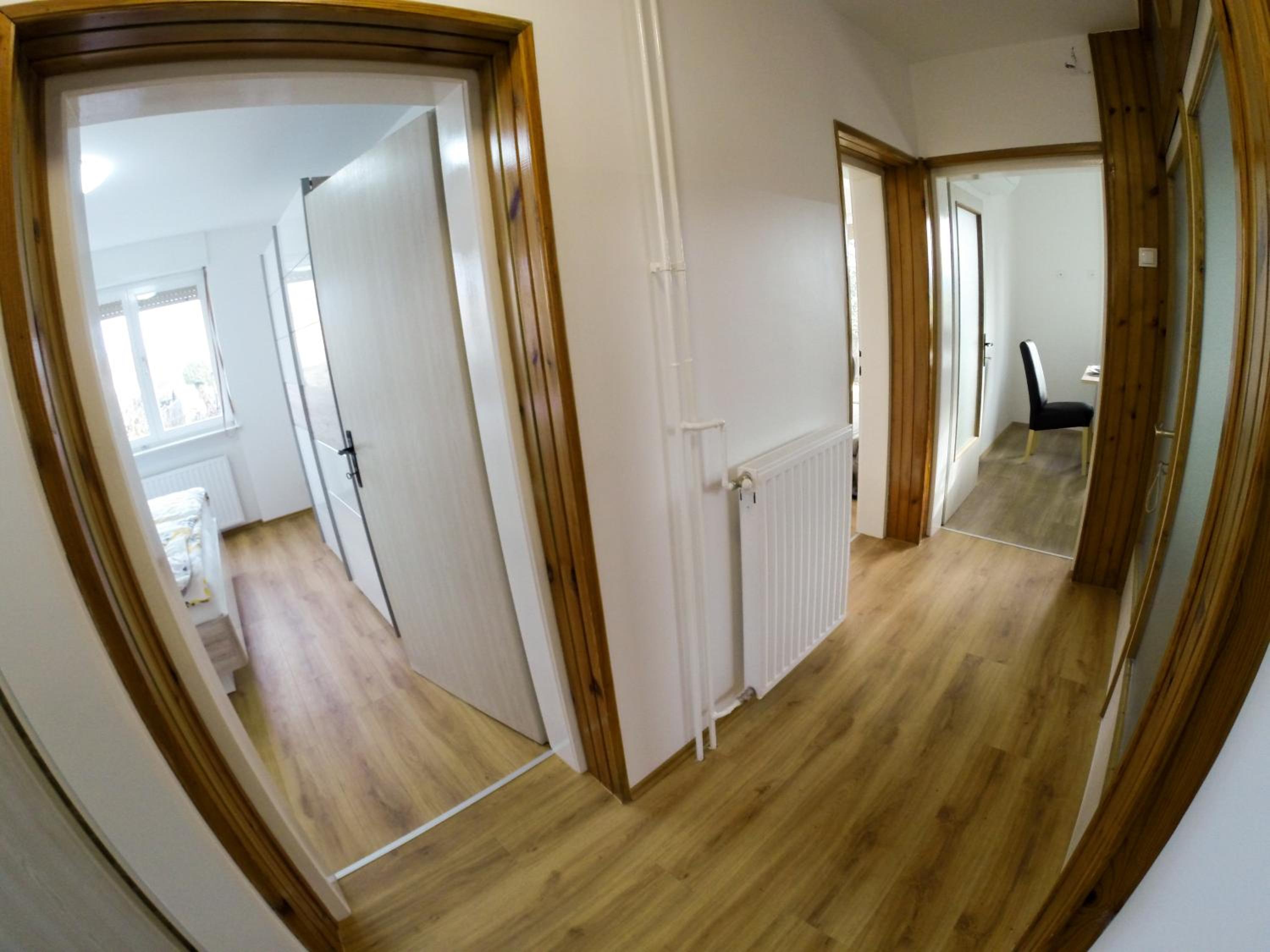 Apartment with Terrace and Balcony - Ground Floor - Photo 3