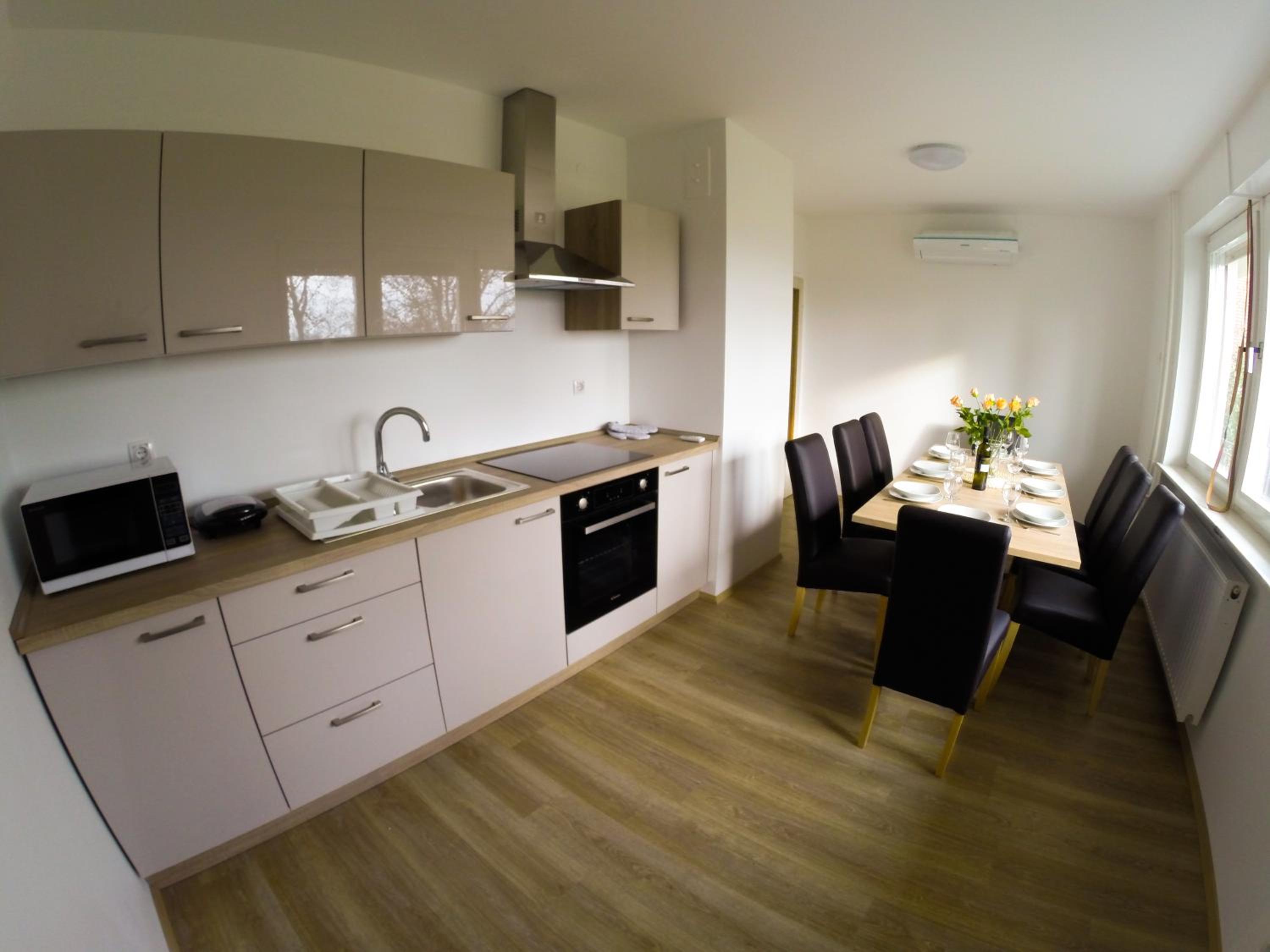 Apartment with Terrace and Balcony - Ground Floor - Photo 6
