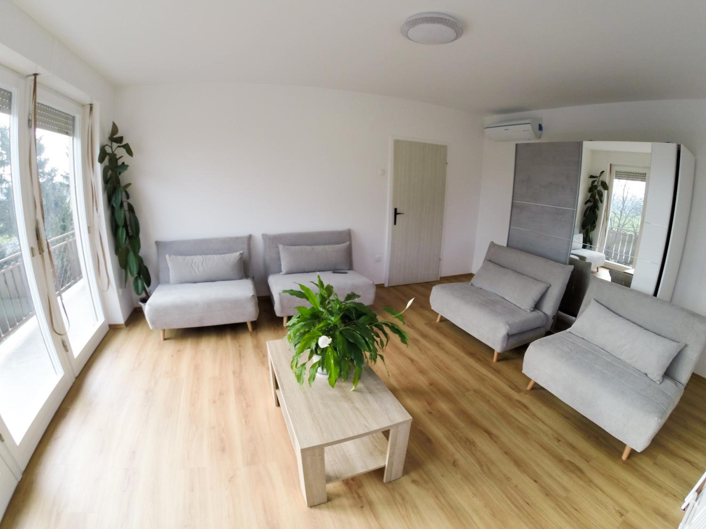 Apartment with Balcony - First Floor - Photo 4