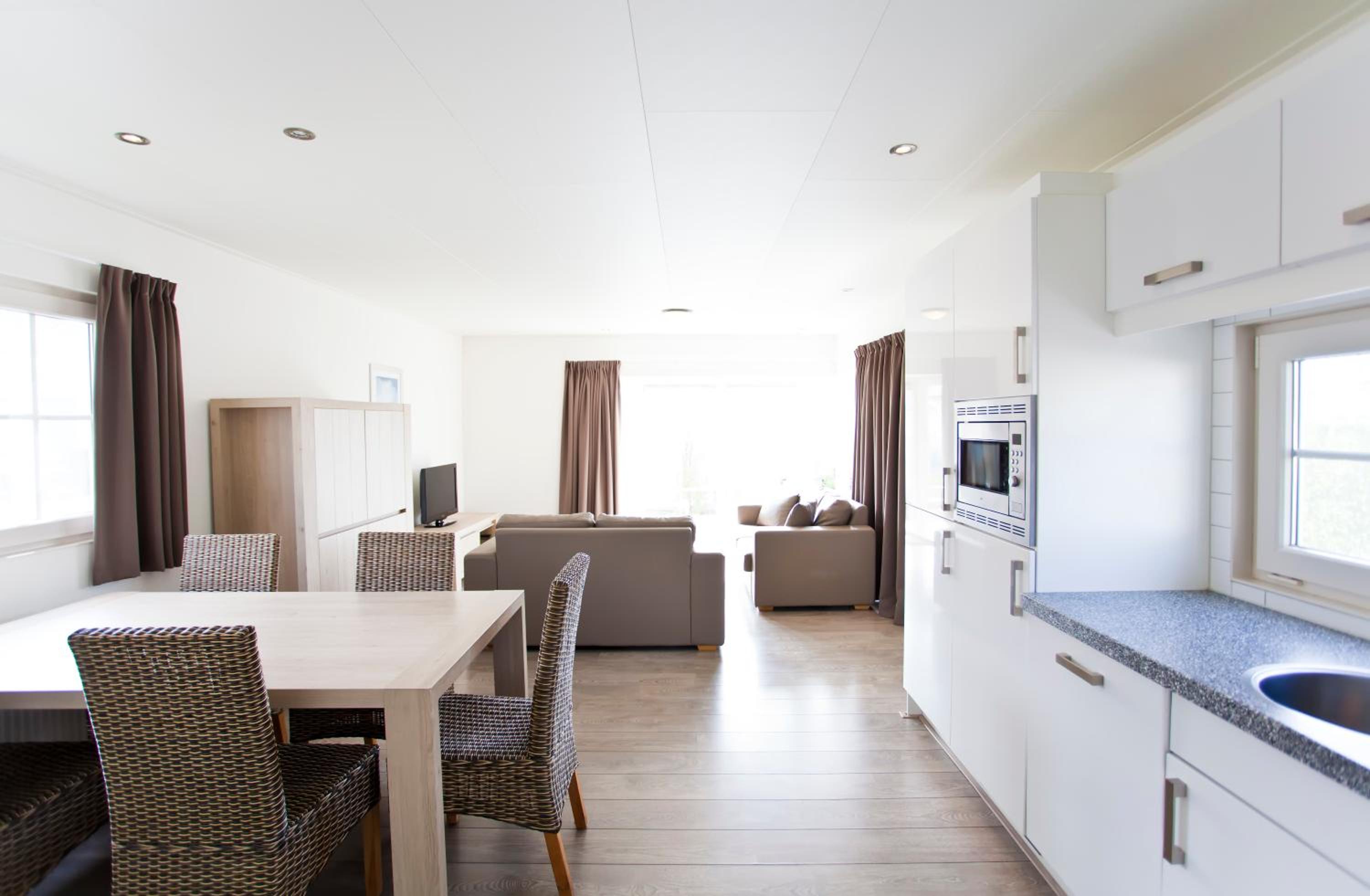Chalet met 2 slaapkamers -Unique Luxe 4 photo 2