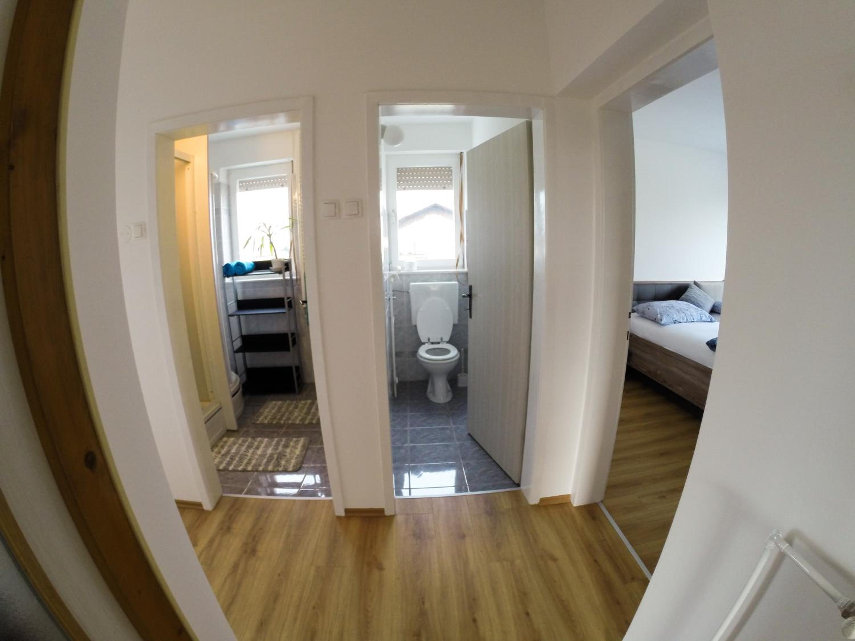 Apartment with Balcony - First Floor - Photo 5