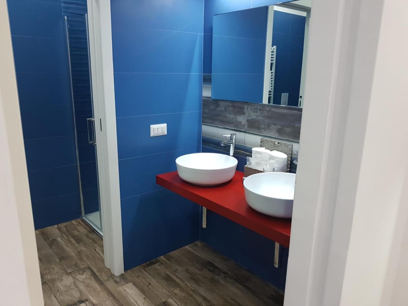 Deluxe Suite with Spa Bath - Photo 12