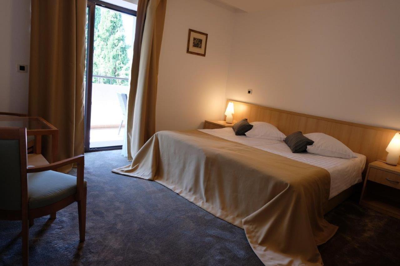 Double or Twin Room with Balcony - Photo 1