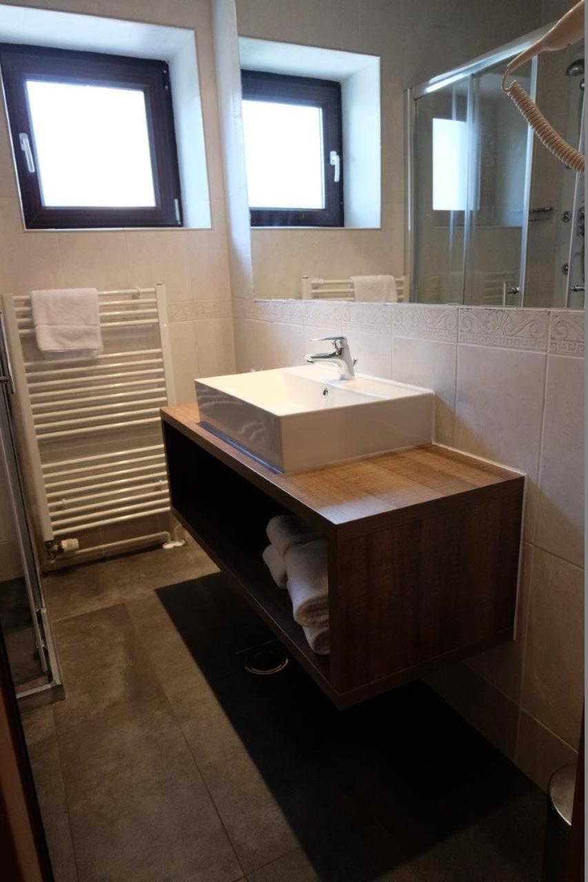 Double or Twin Room with Balcony - Photo 17