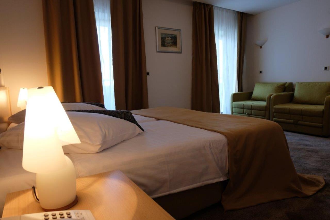 Double or Twin Room with Balcony - Photo 10