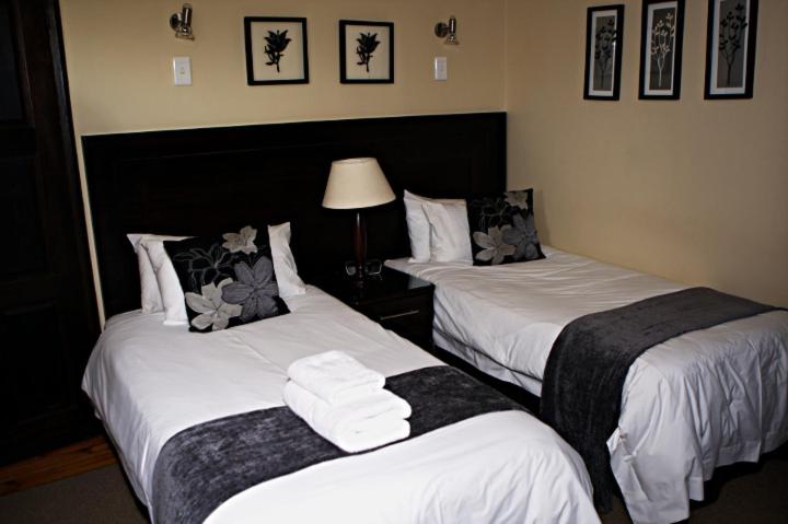 Standard Twin Room - Photo 1