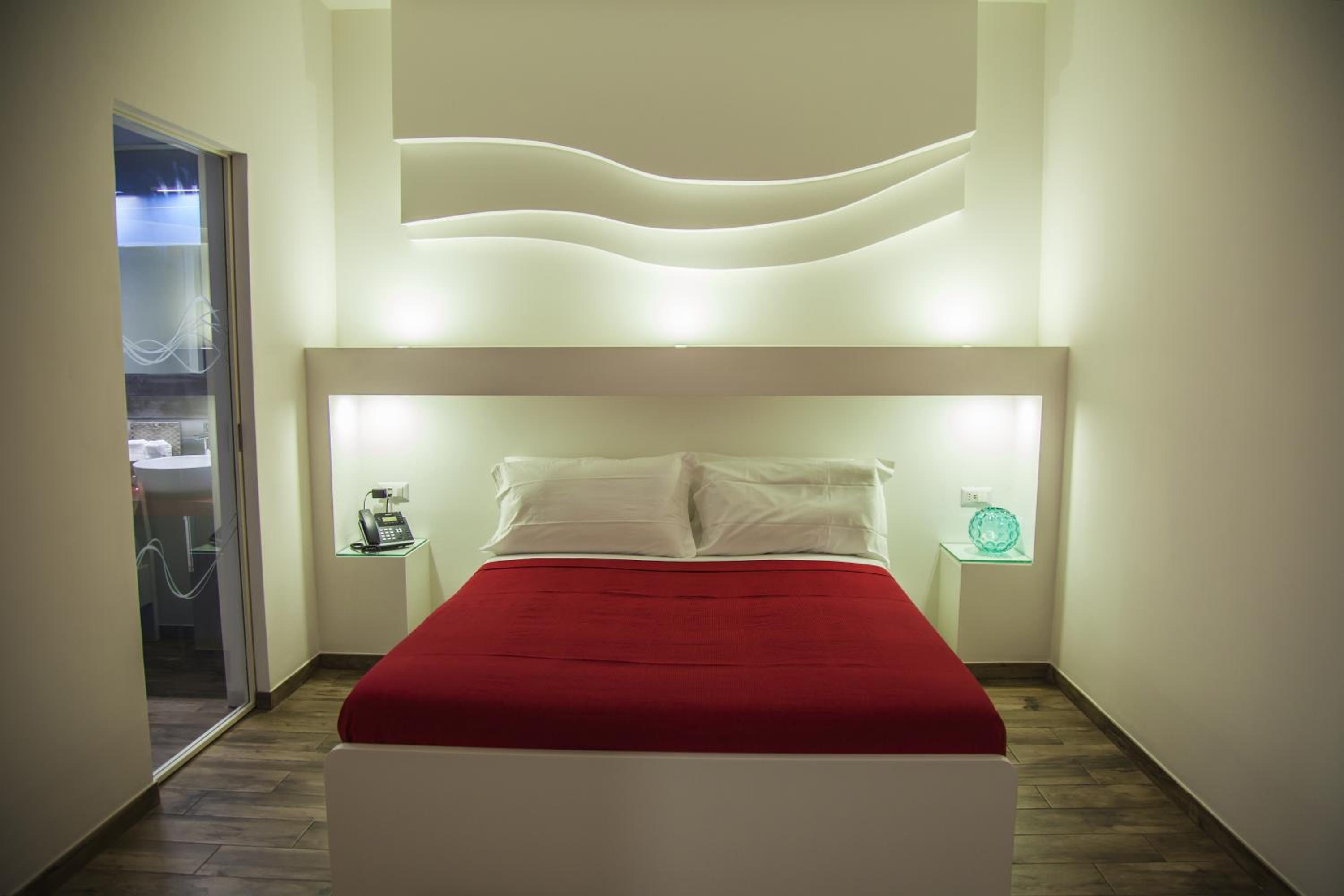 Deluxe Suite with Spa Bath - Photo 1