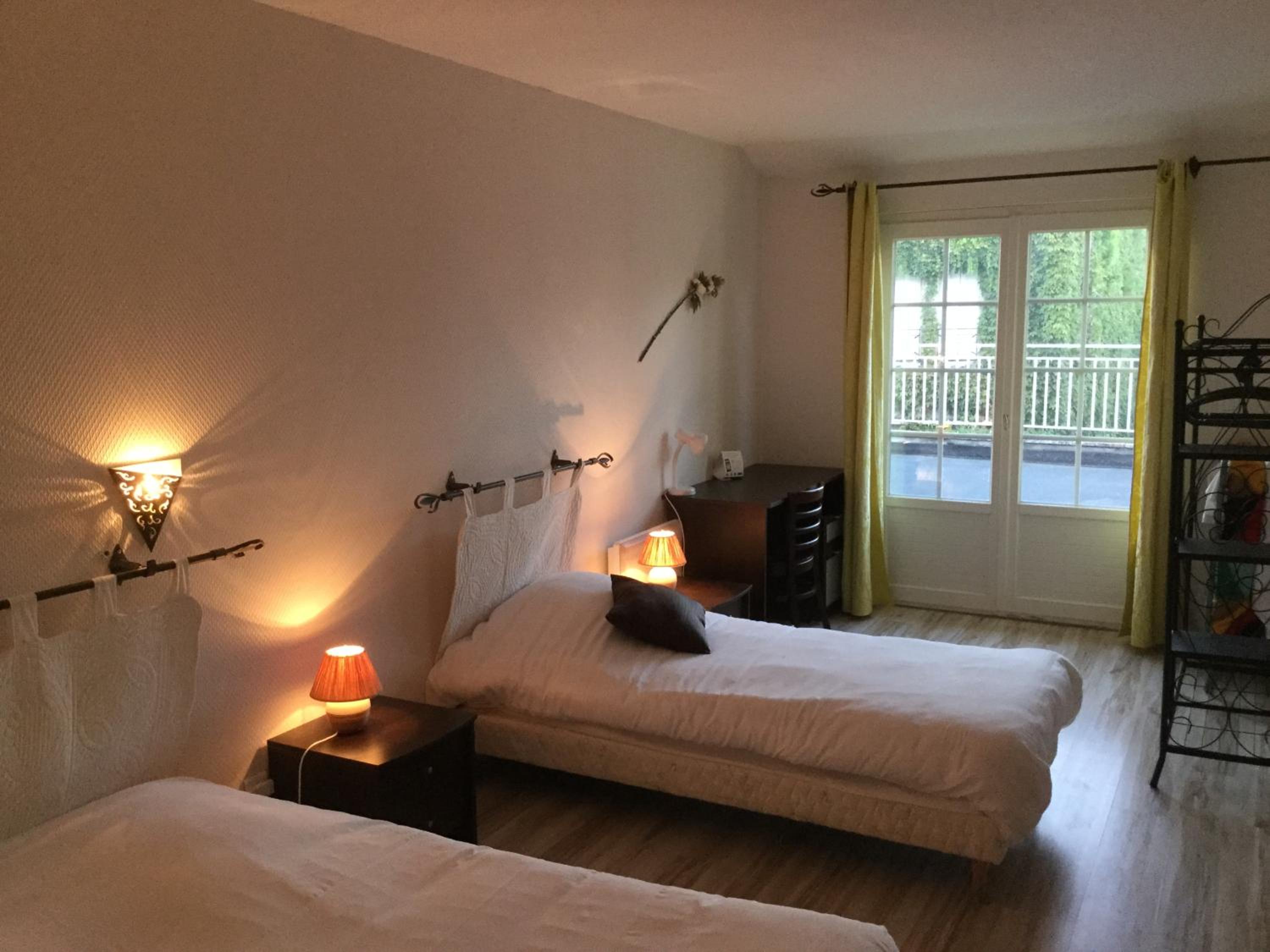 Family Room (3 Adults)