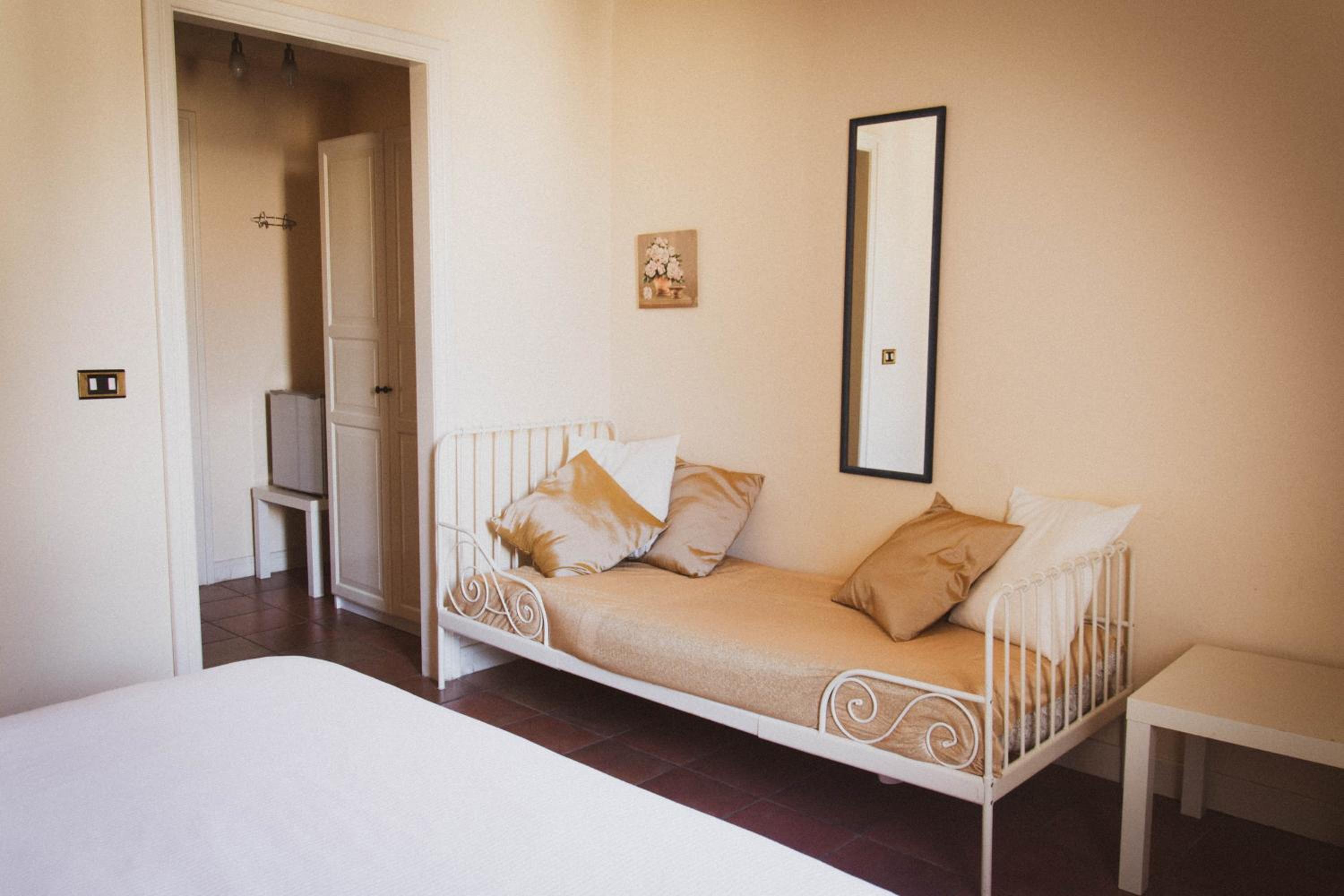 Standard Double or Twin Room - Photo 3