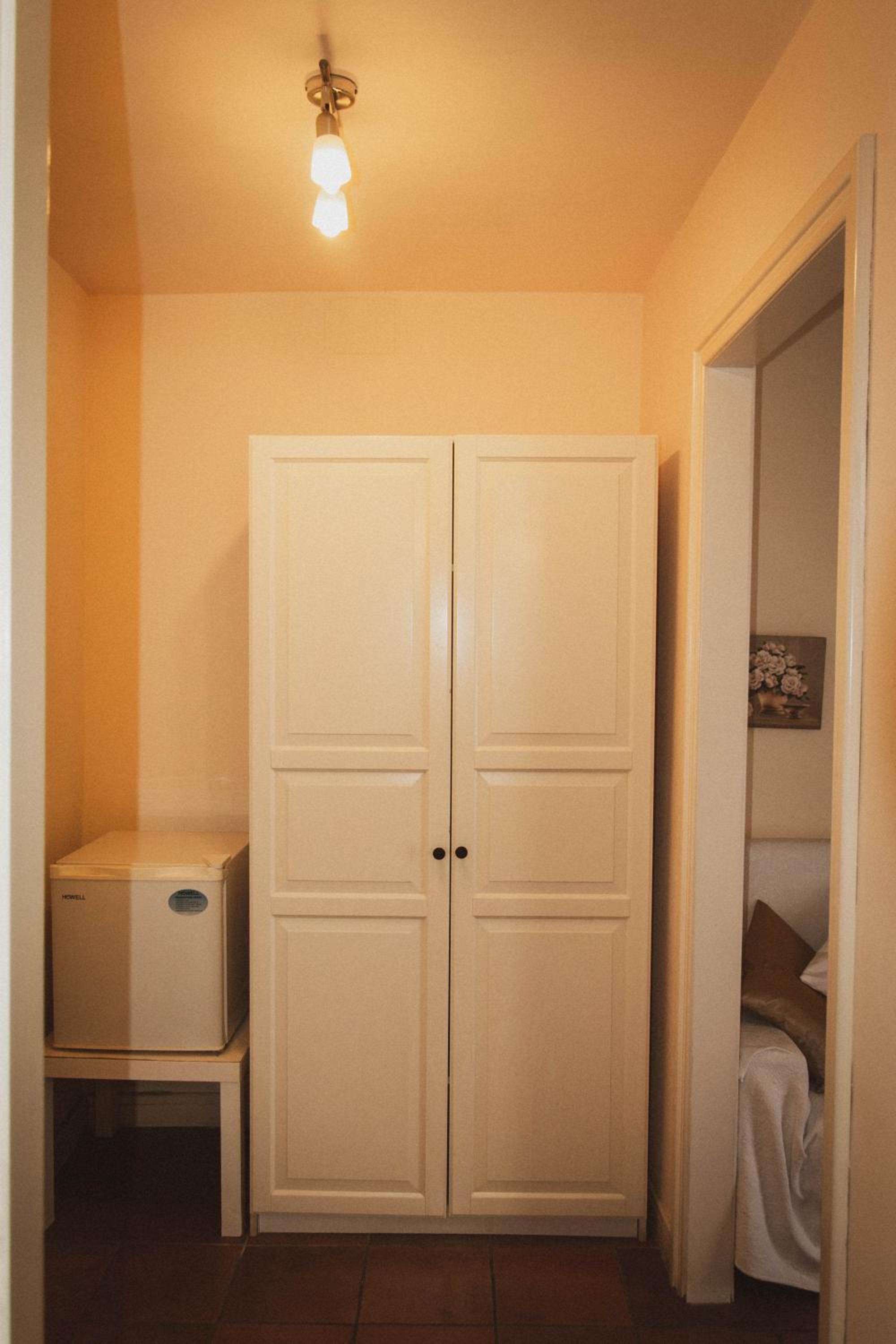 Double or Twin Room - Photo 4