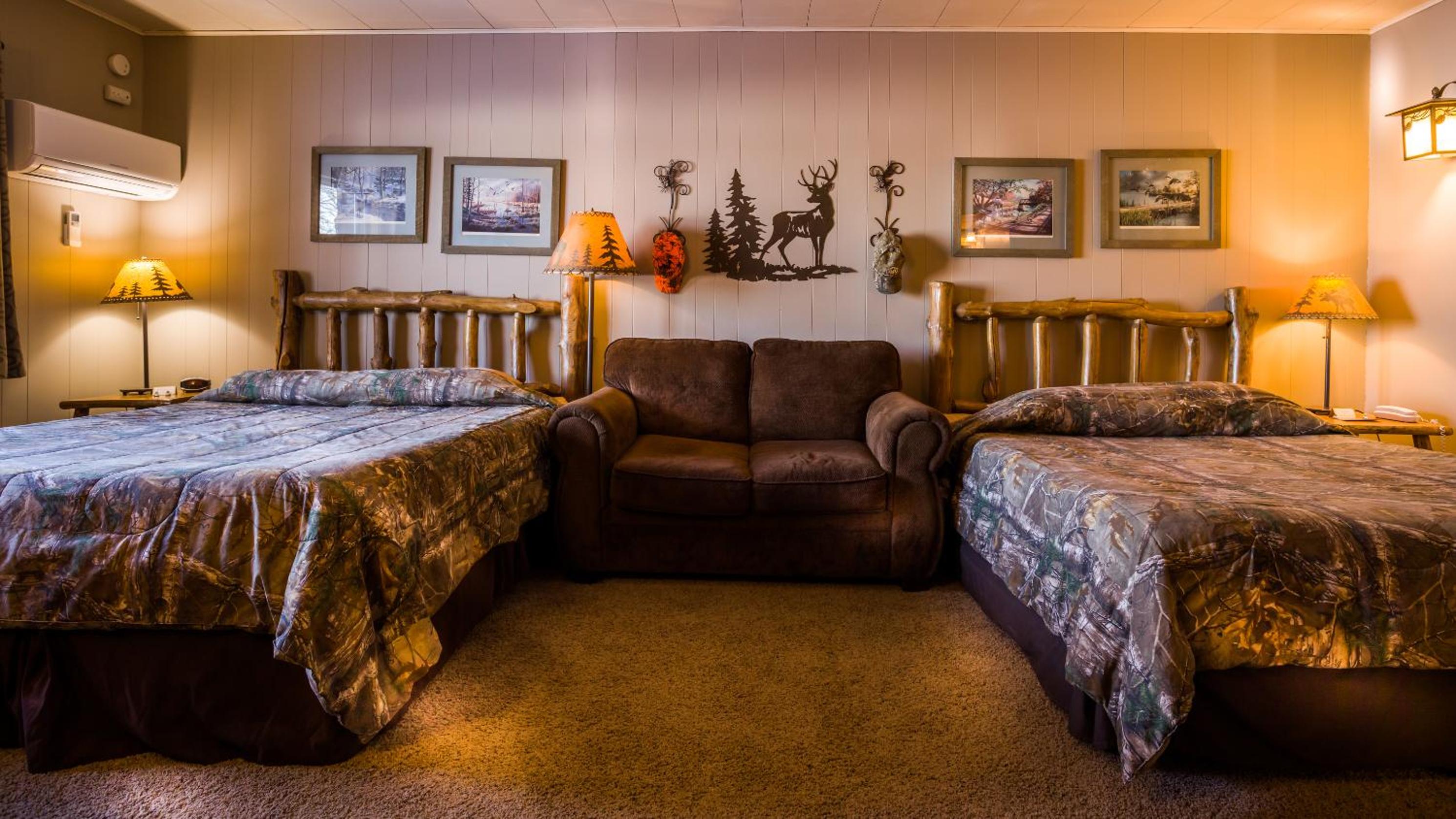 Deluxe Family Room (No Pets) photo 3