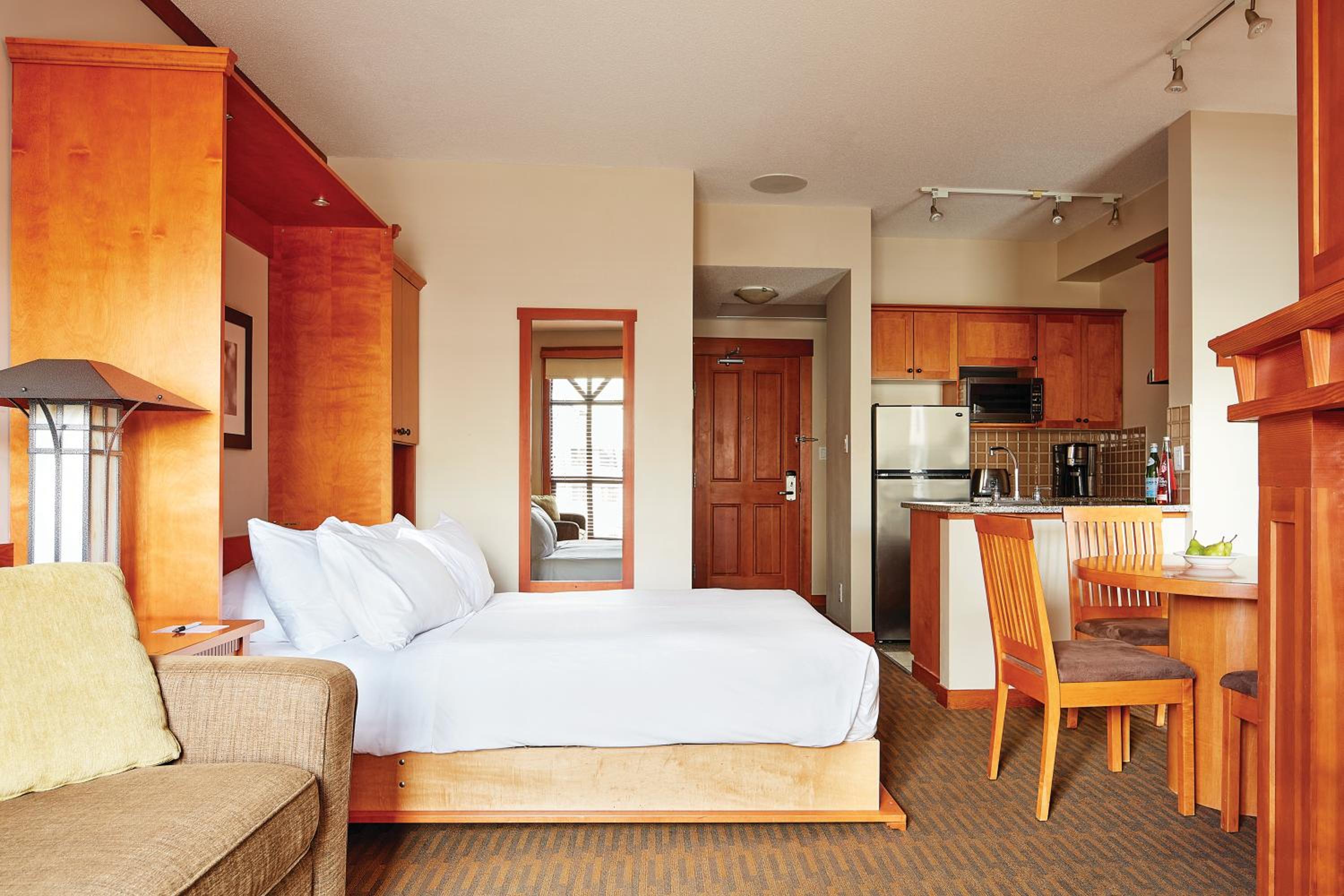 Studio Lower Floor Suite - Photo 4