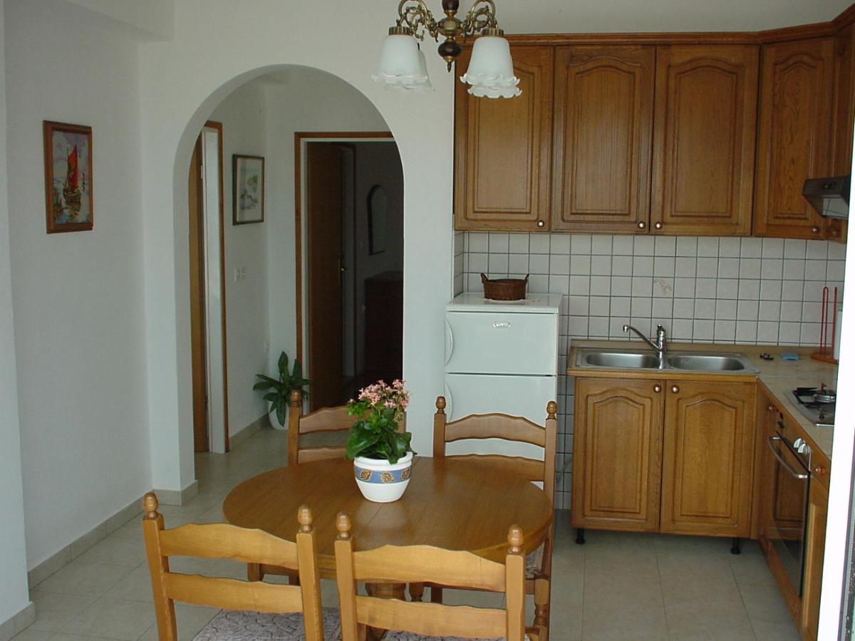Comfort Two-Bedroom Apartment with Sea View - Photo 2