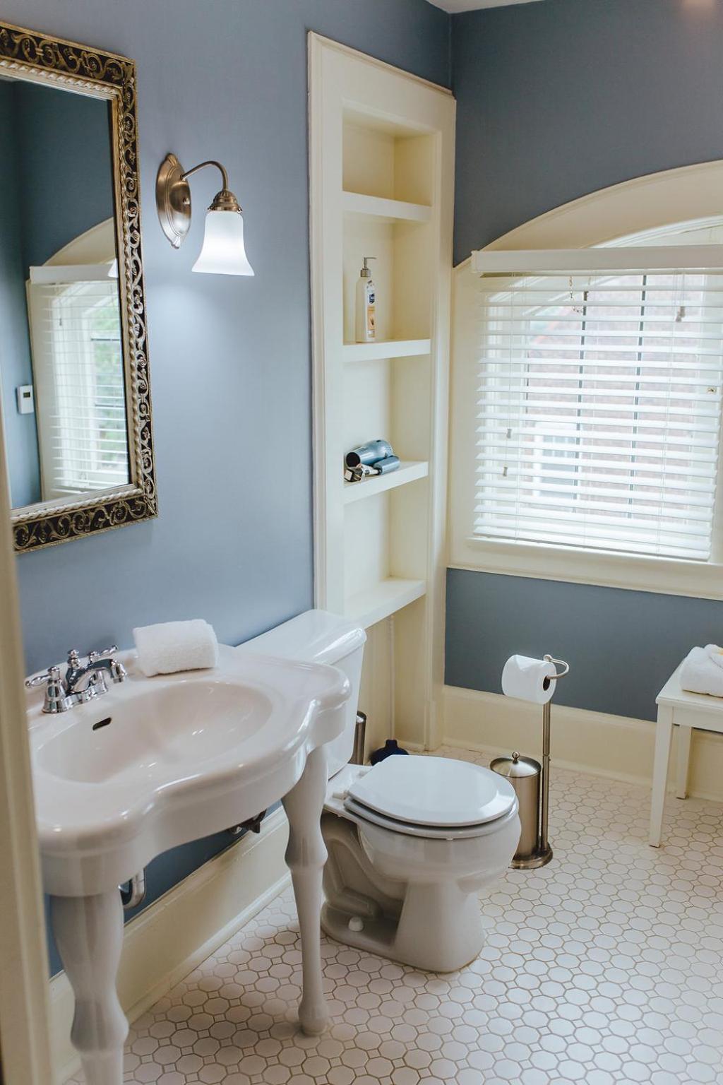 Deluxe King Suite (King's Keep) photo 3