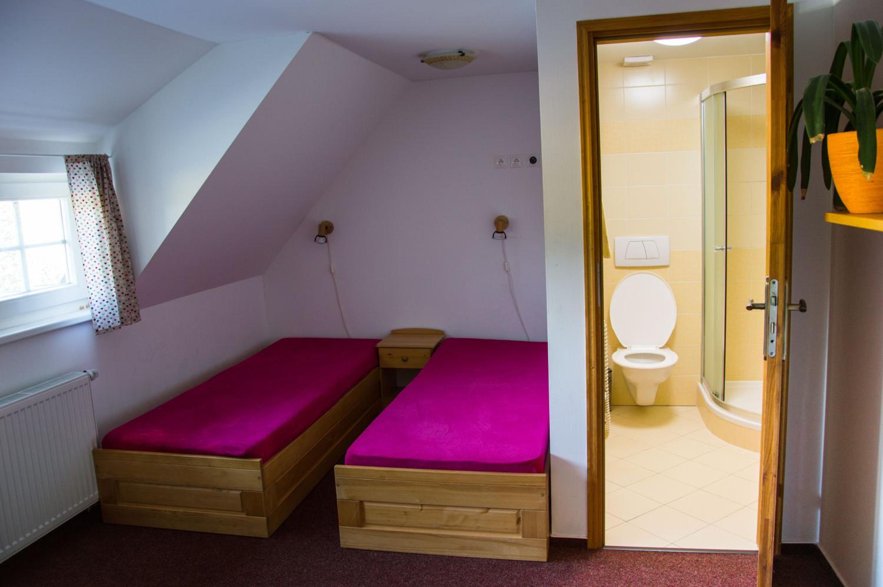 Quadruple Room with Private Bathroom photo 3
