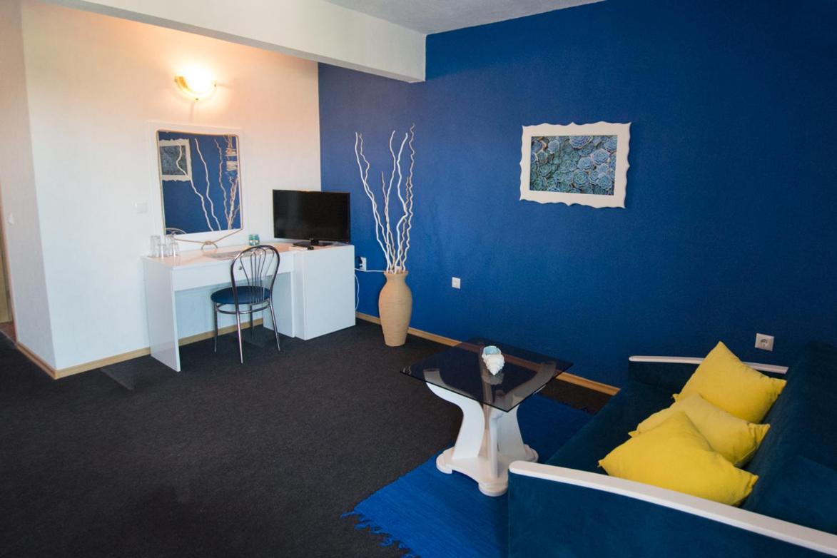 Family Studio - Photo 5