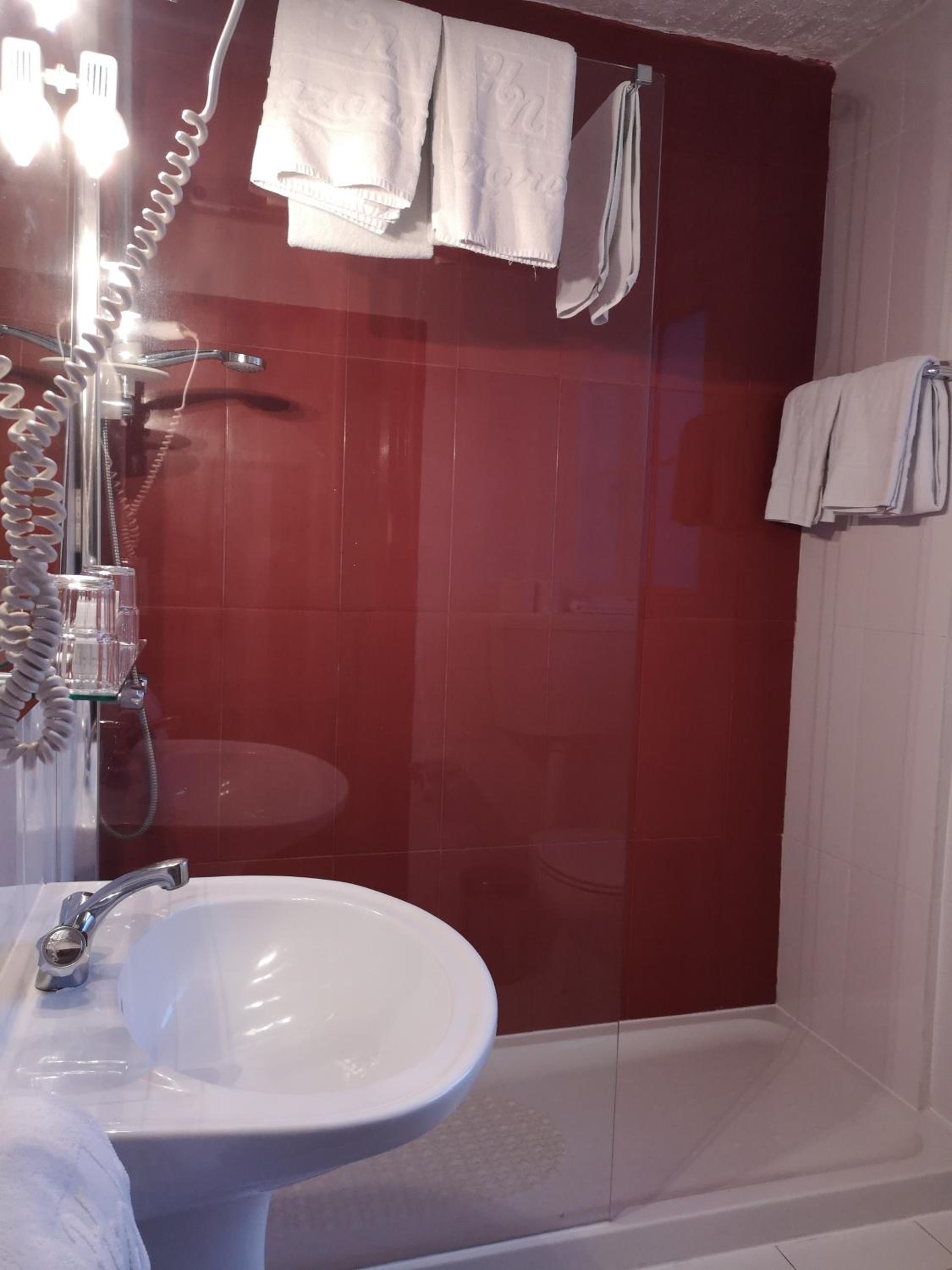 Double Room - Photo 9
