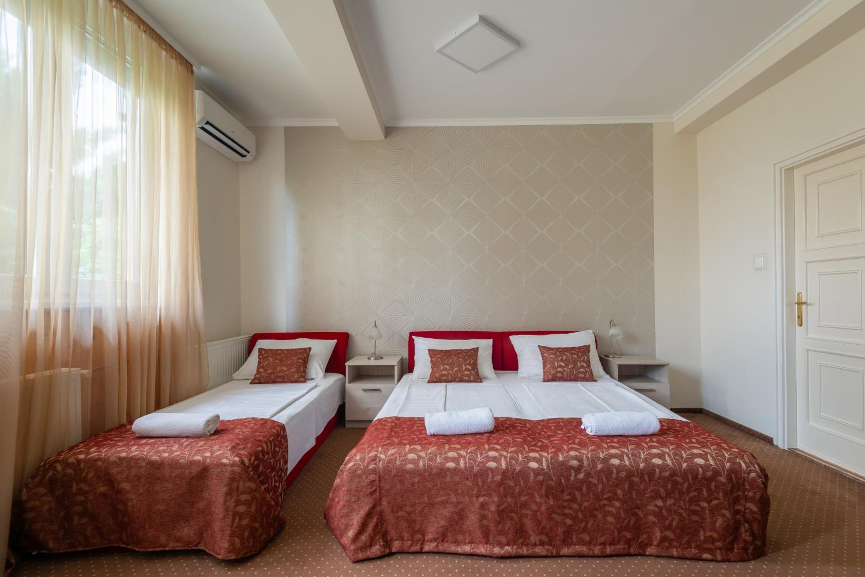 Triple Room with Garden View
