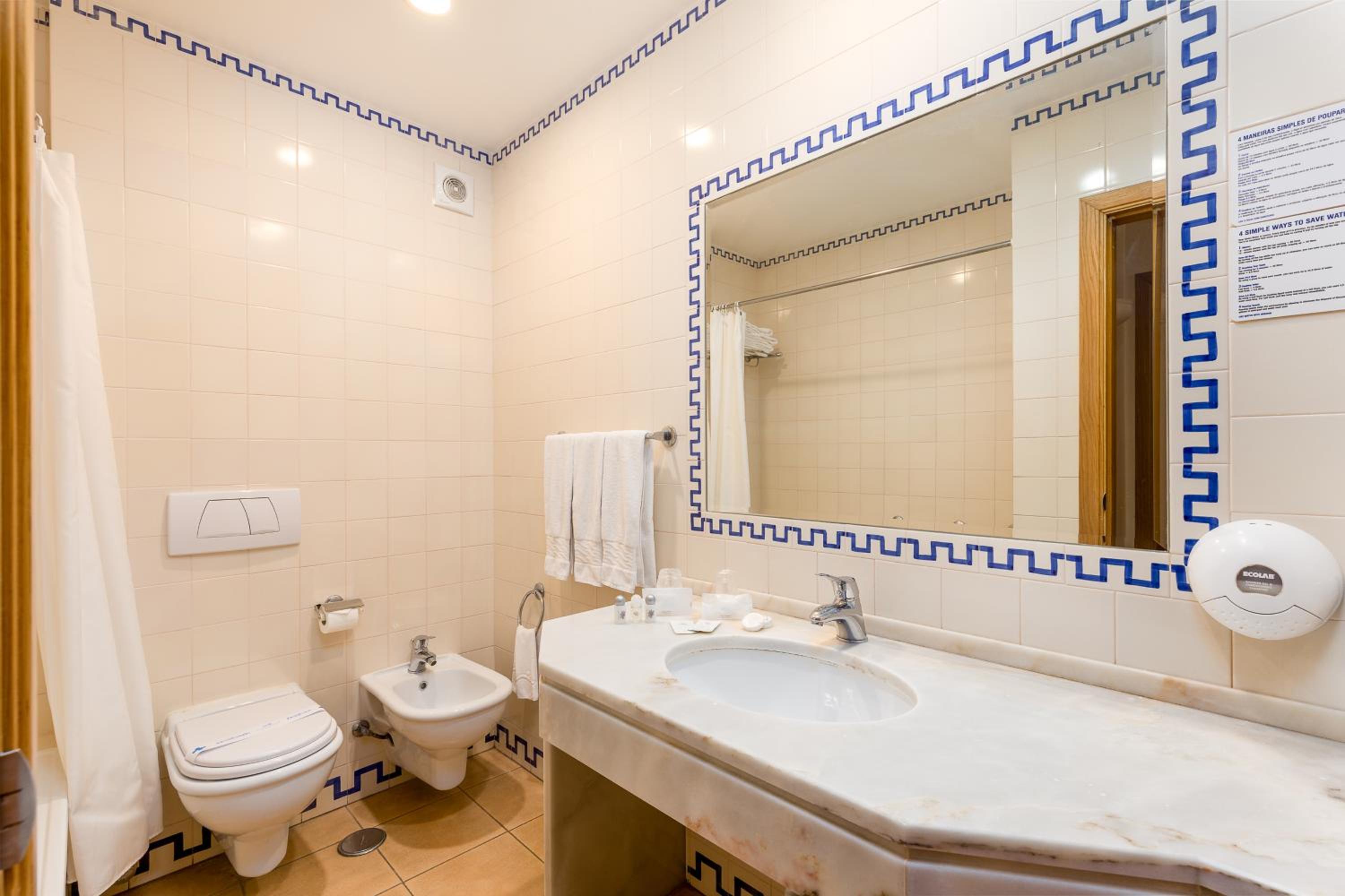 One-Bedroom Apartment with Sea View photo 2