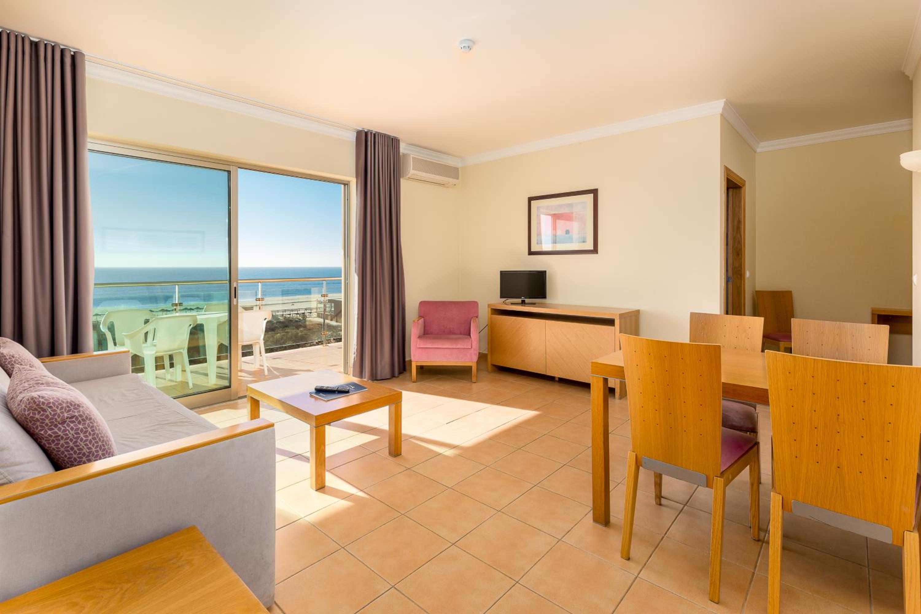 Apartamento de dois quartos com vista para o mar