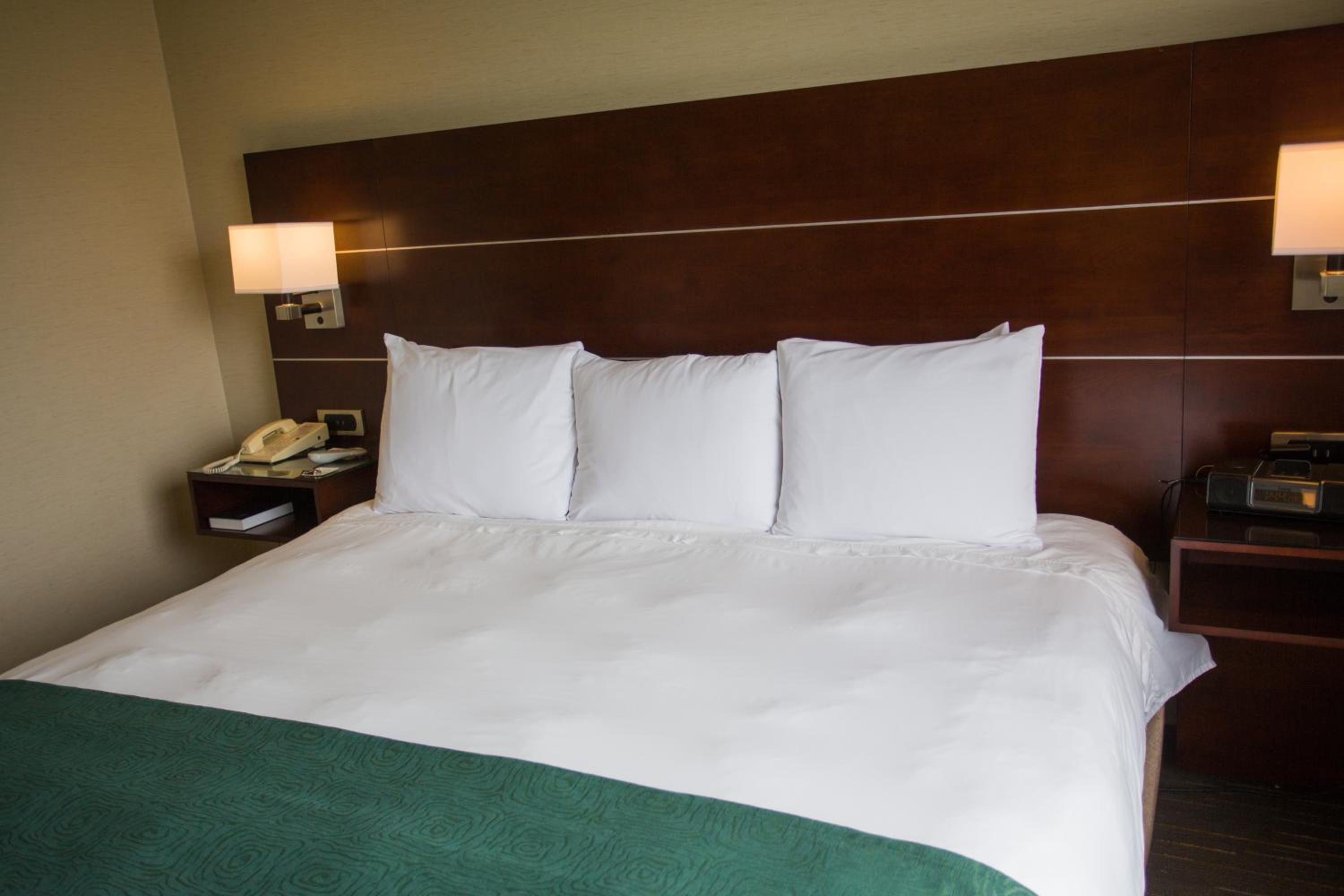 1 King Bed, Superior Room, Jetted Tub, Non-Smoking - Photo 1