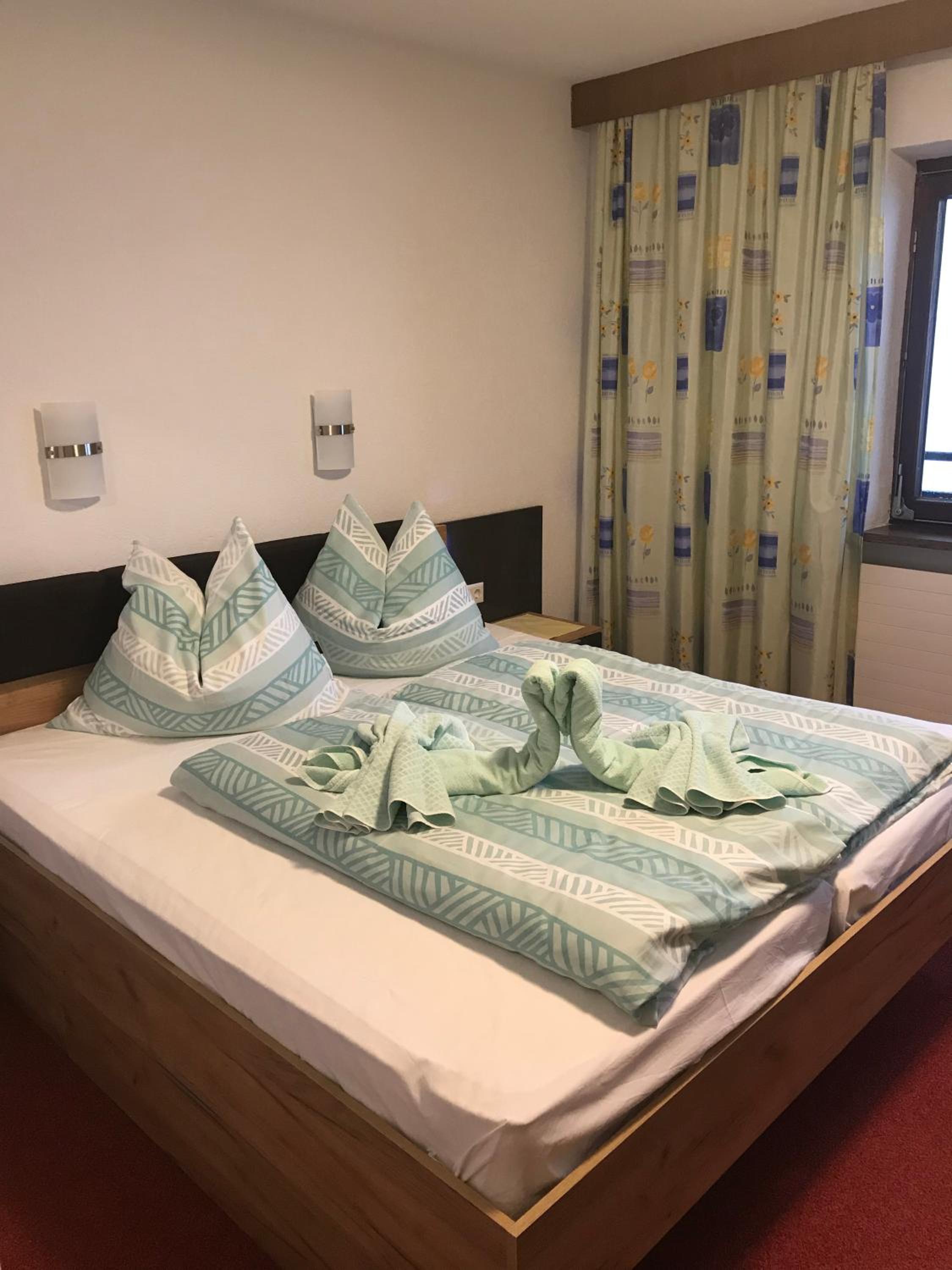 Double Room with Balcony - Photo 4