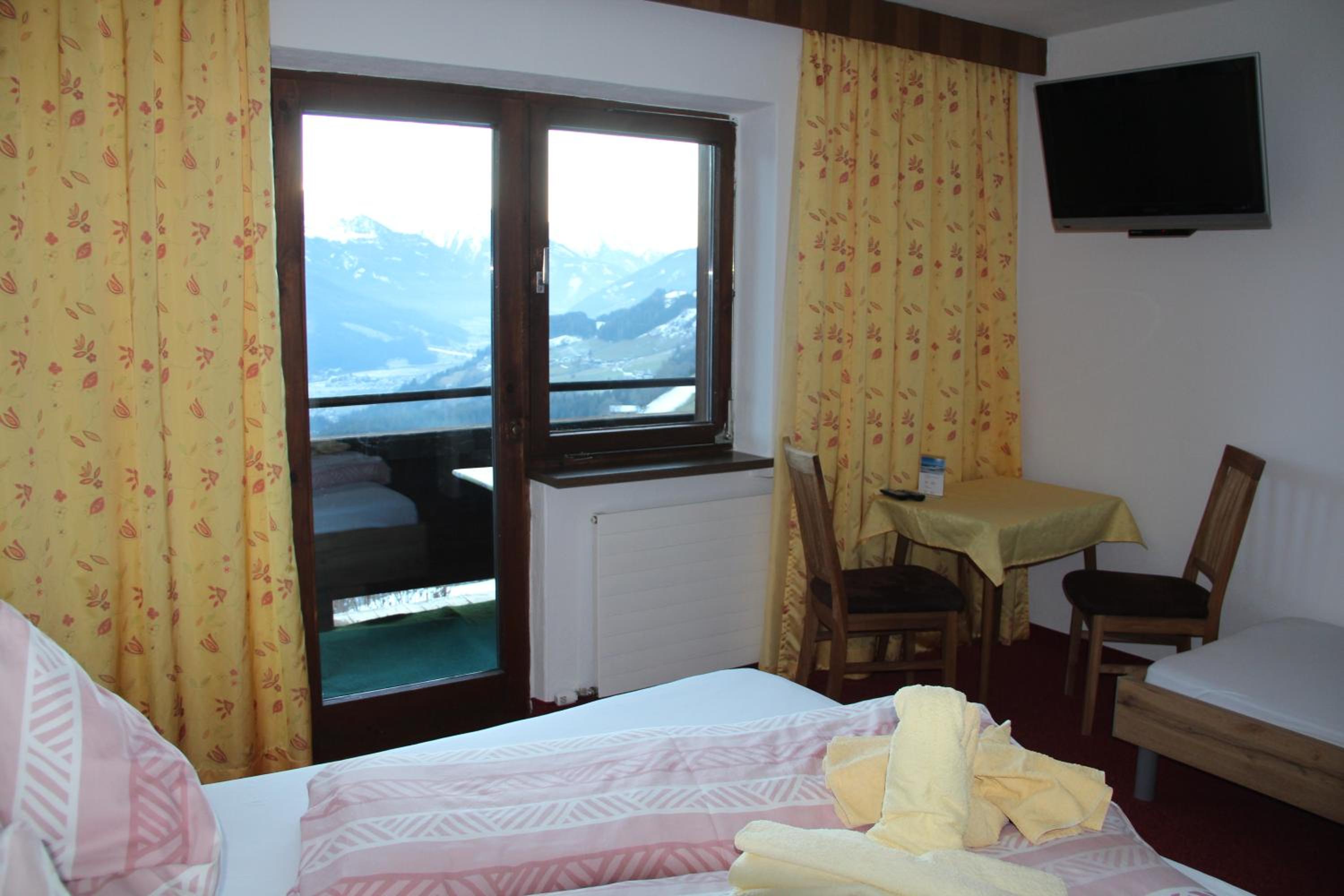 Double Room with Balcony - Photo 6