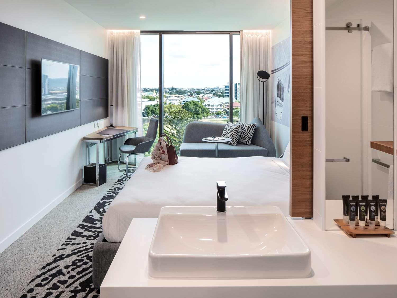 Premier King 'N' Room with Park View