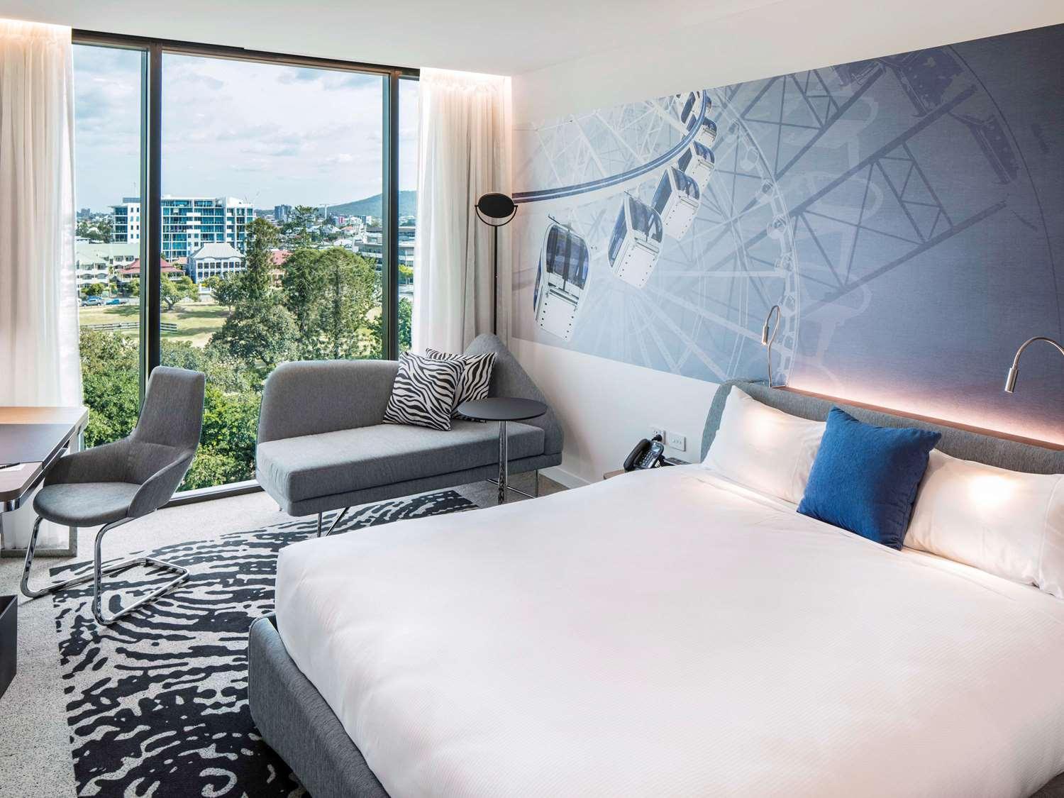 Premier King 'N' Room with Park View