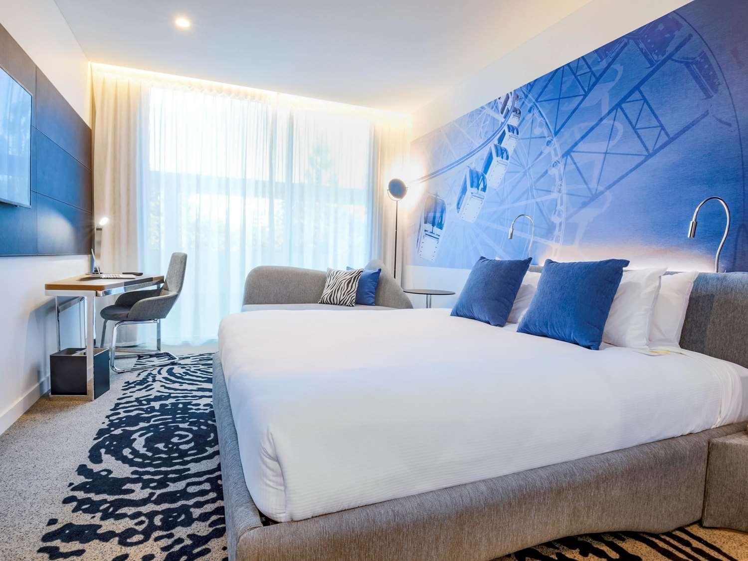 Premier King 'N' Room with Park View