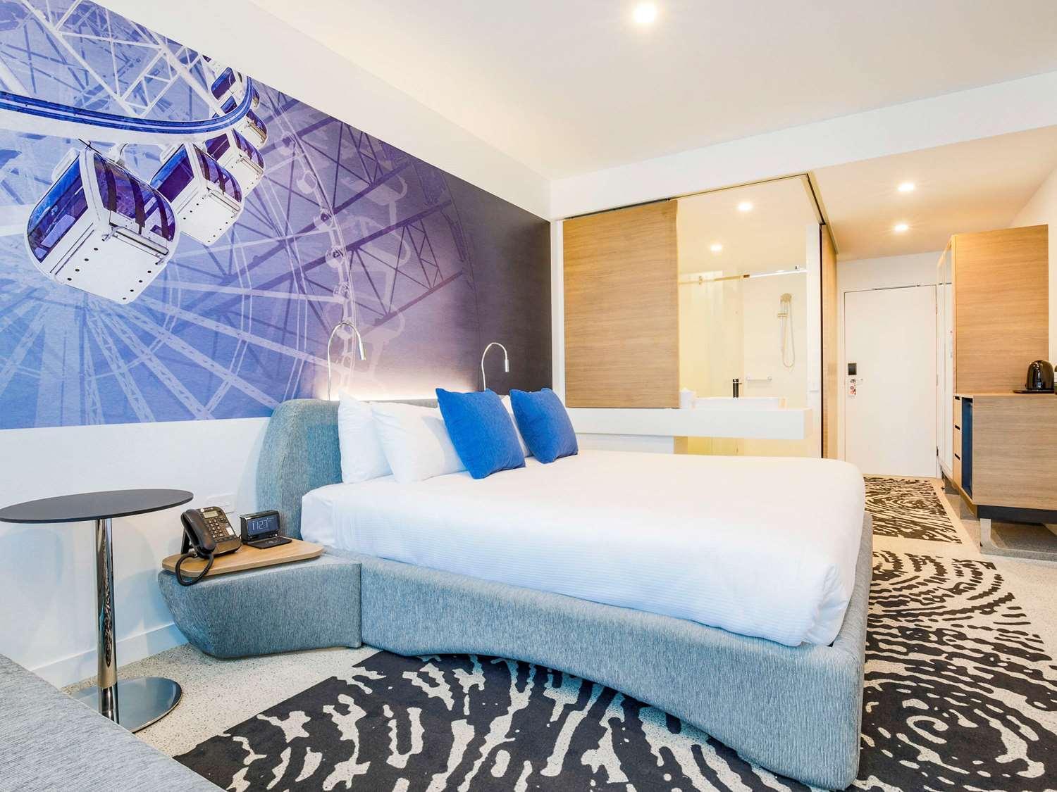 Premier King 'N' Room with Park View