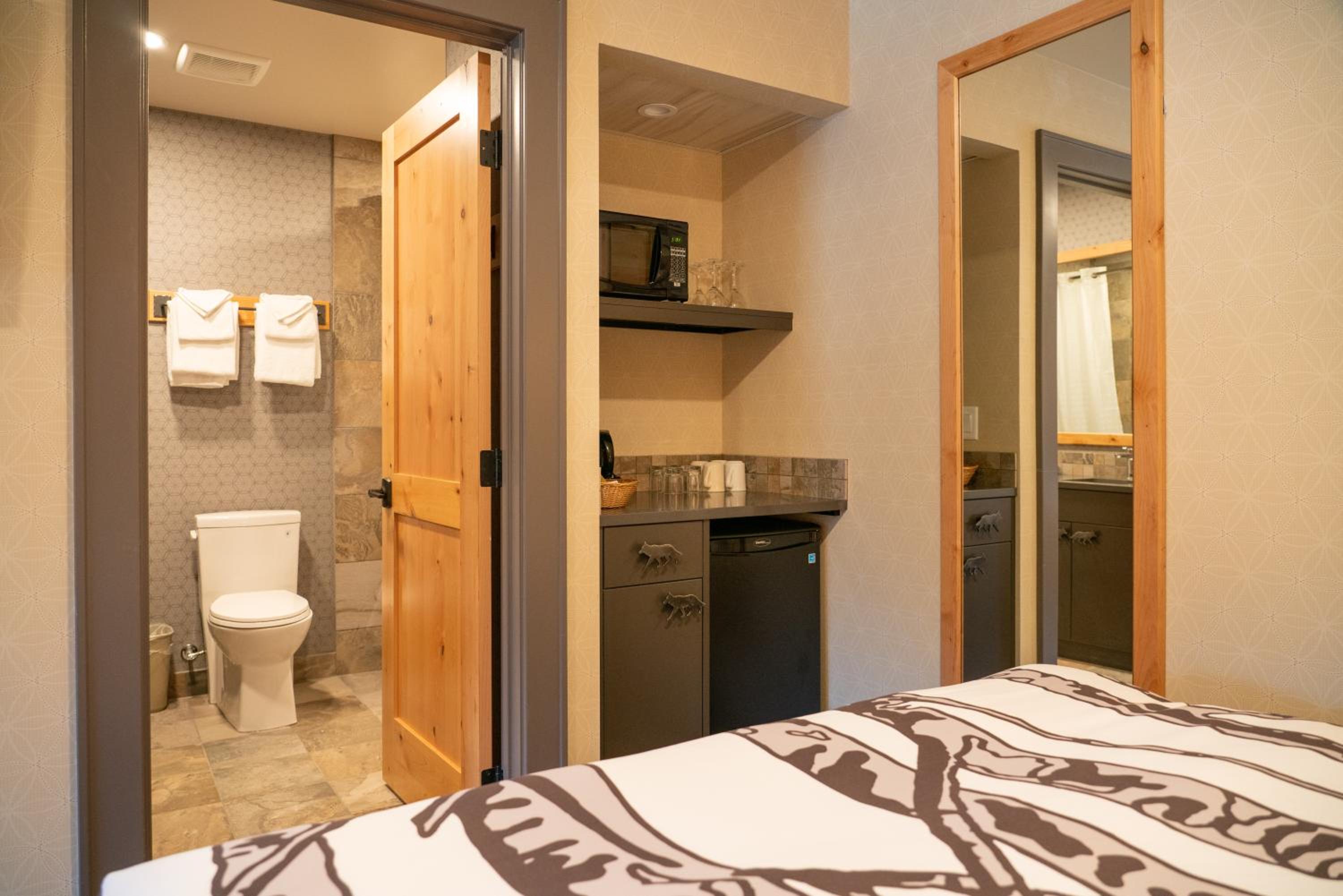 Junior Suite with Two Queen Beds - Photo 3