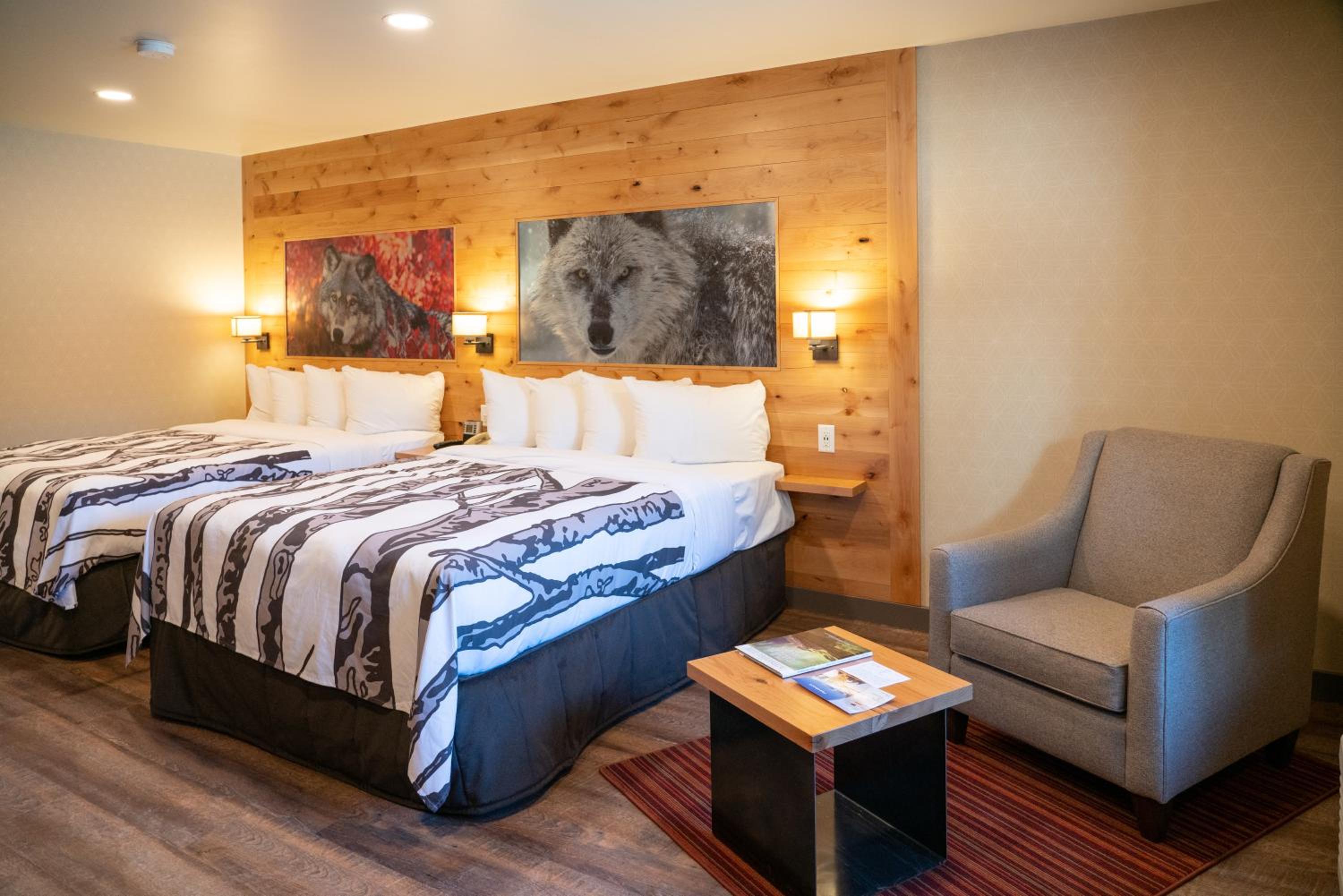 Junior Suite with Two Queen Beds - Photo 5