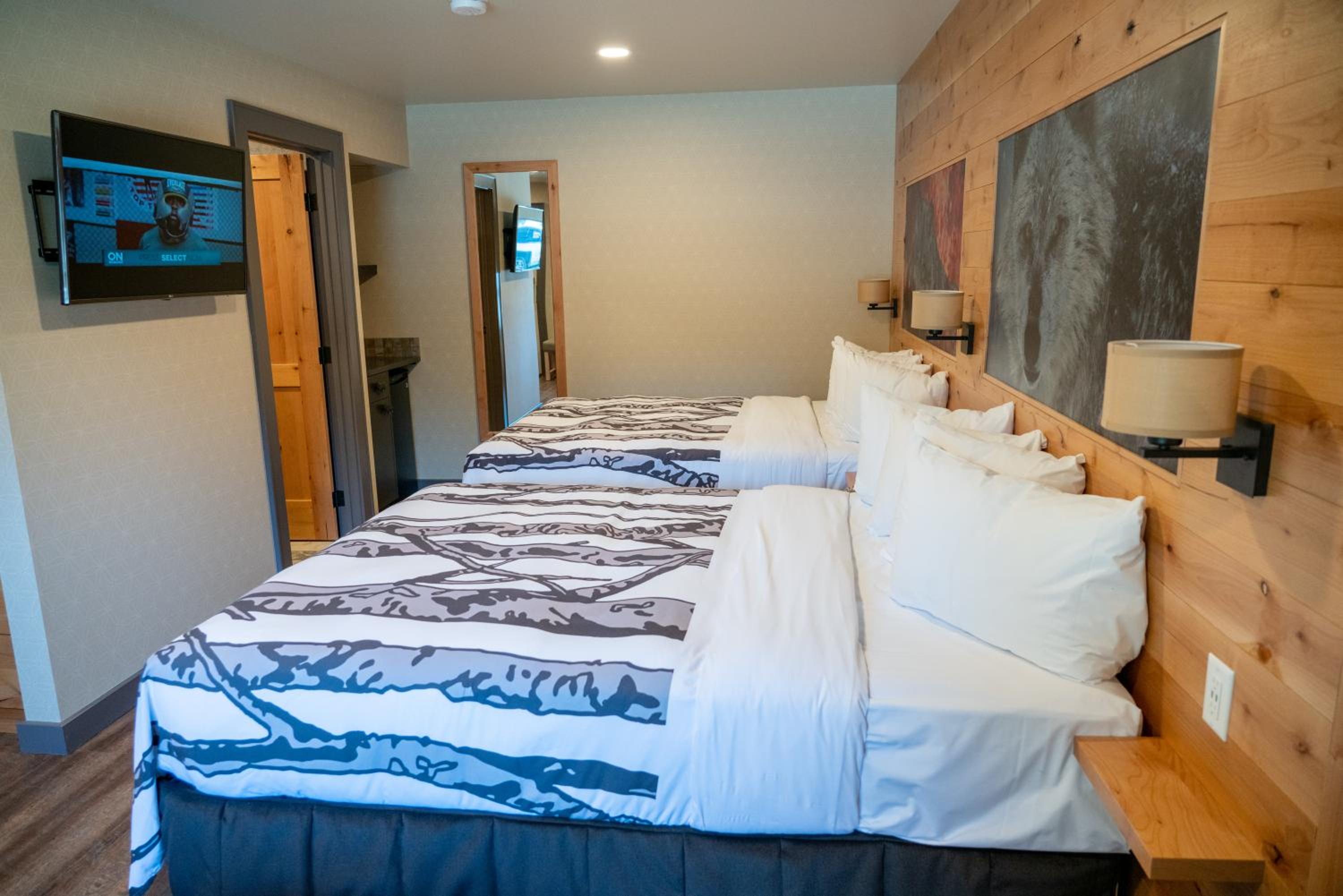 Junior Suite with Two Queen Beds - Photo 6