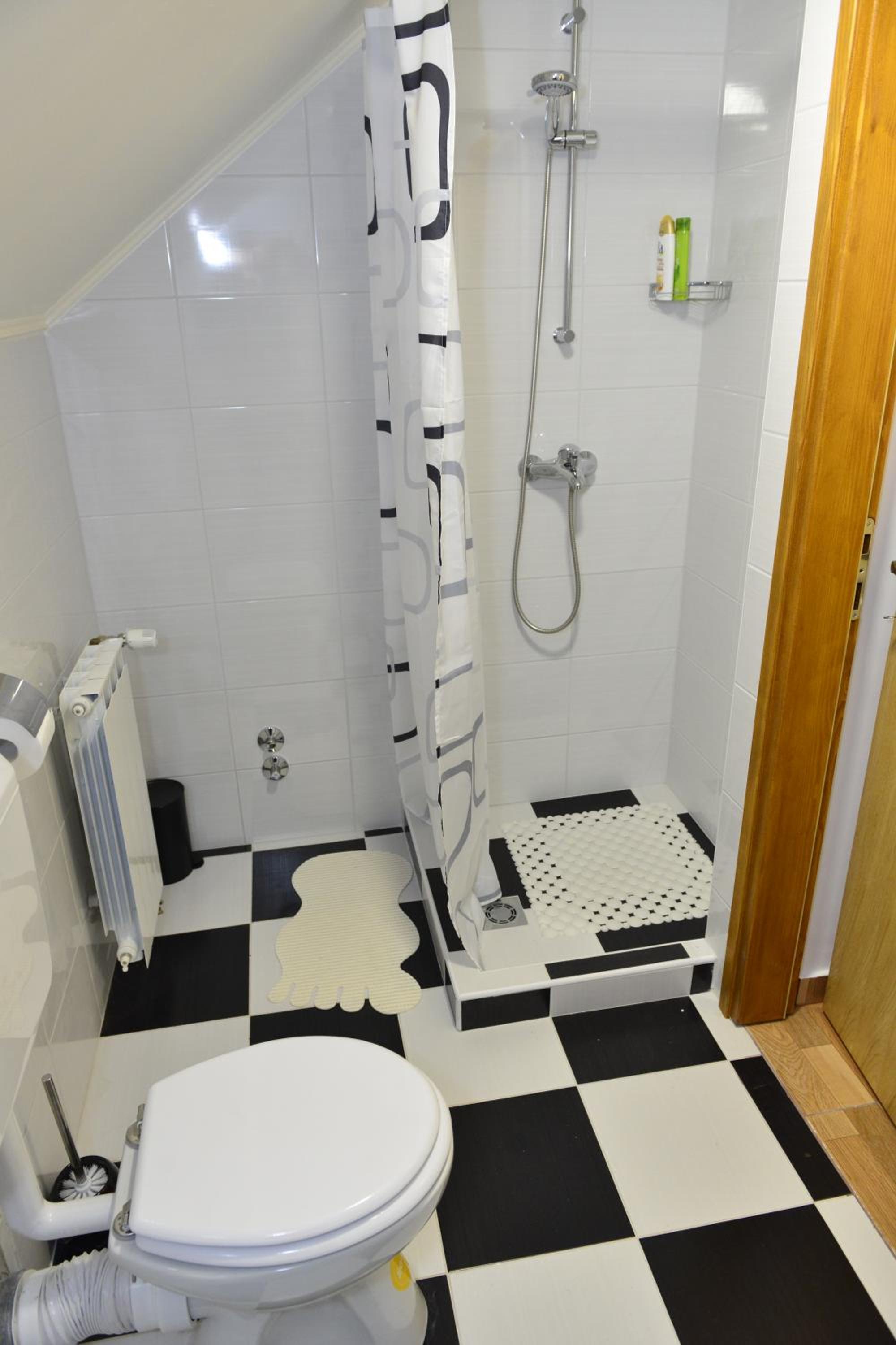 One-Bedroom Apartment - Photo 2