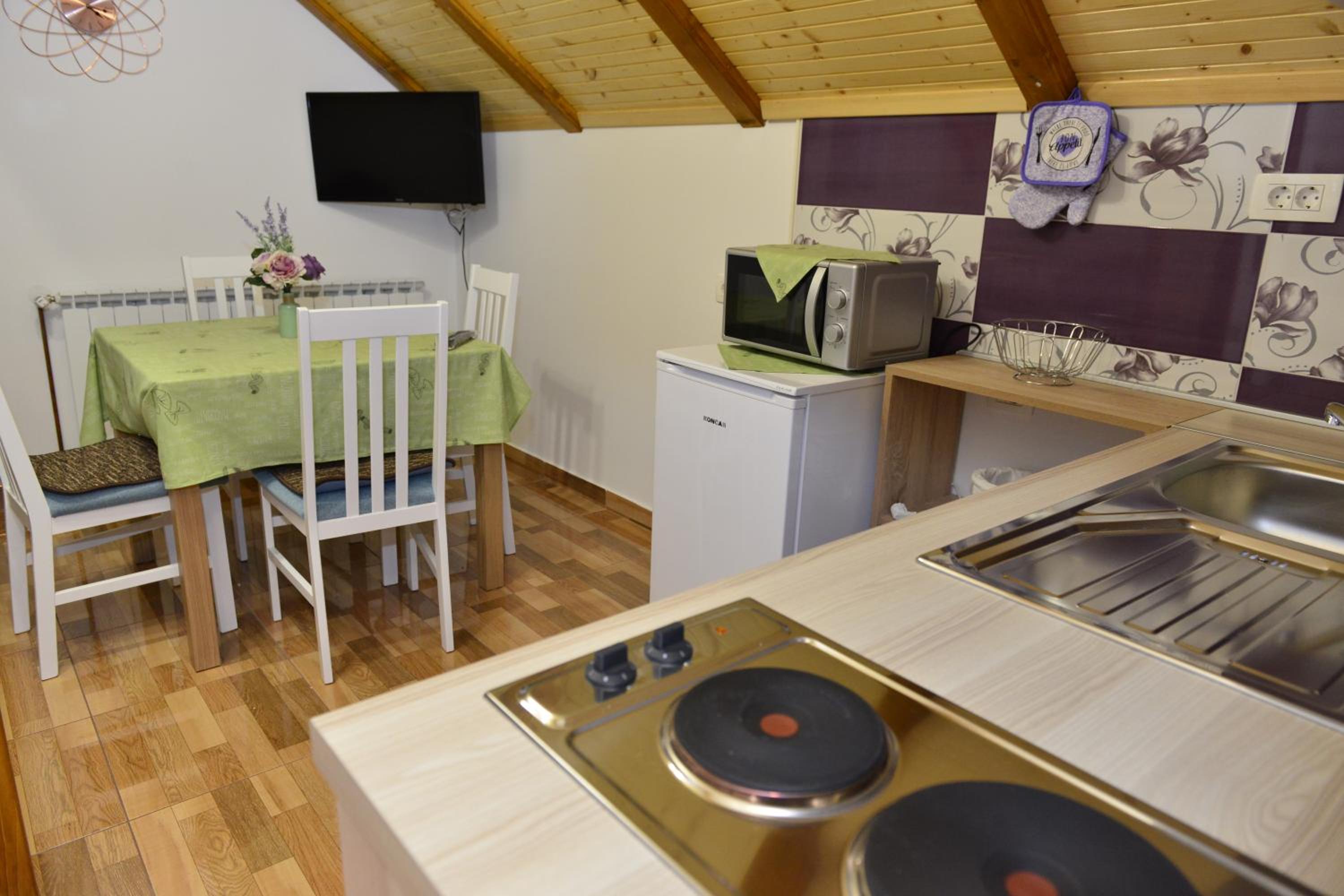 One-Bedroom Apartment - Photo 4