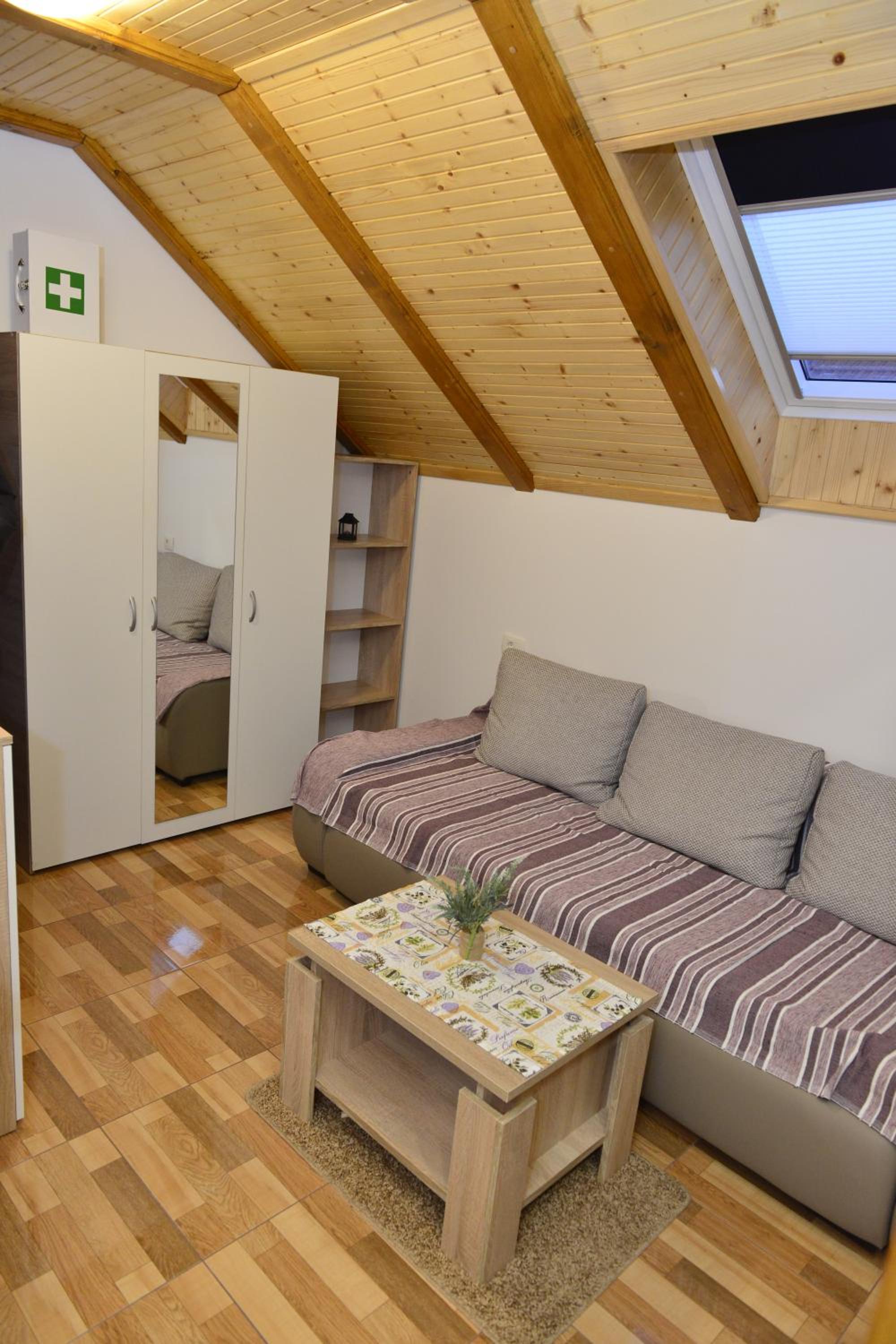 One-Bedroom Apartment - Photo 6