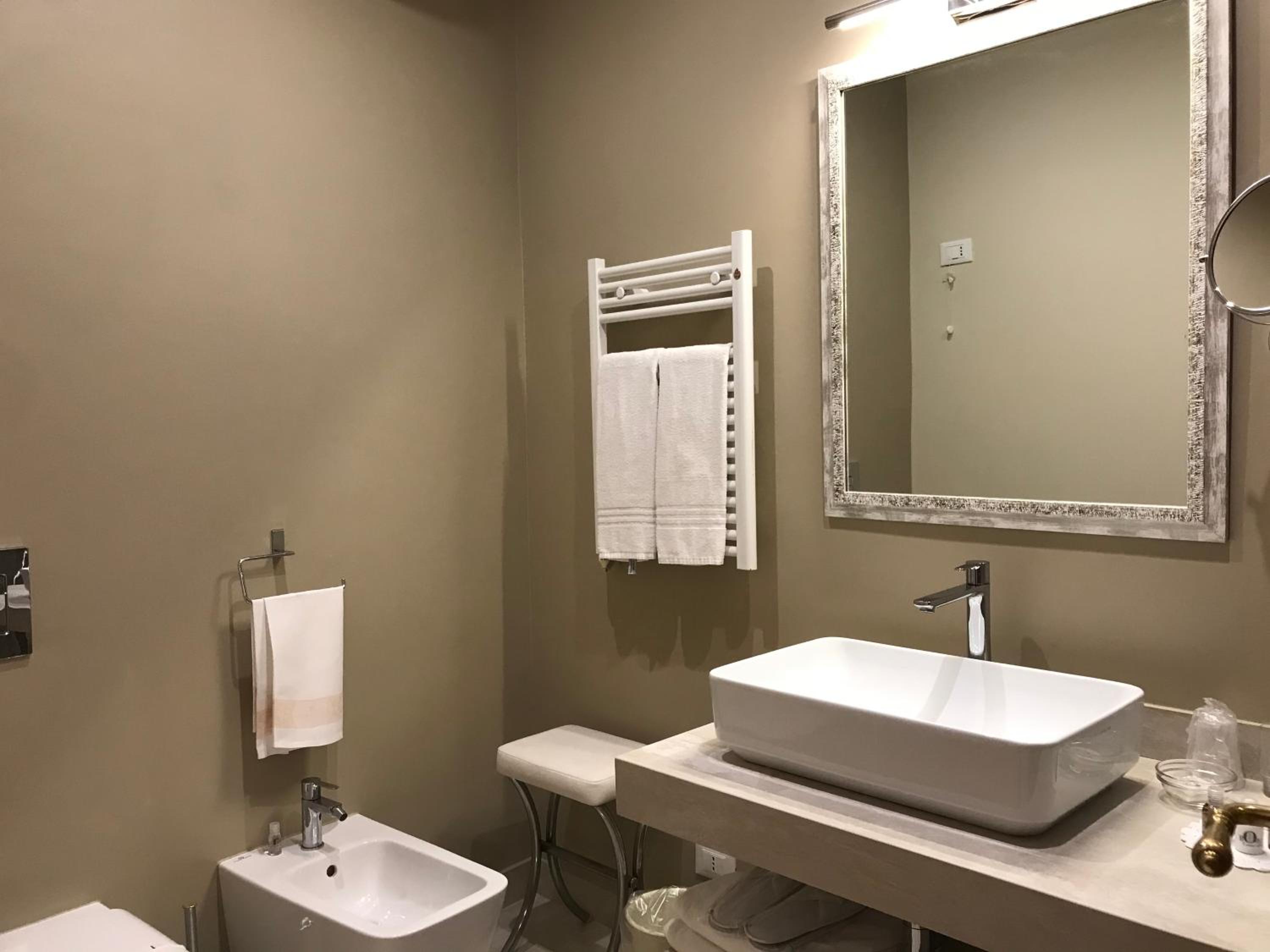 Deluxe Double or Twin Room - Photo 4