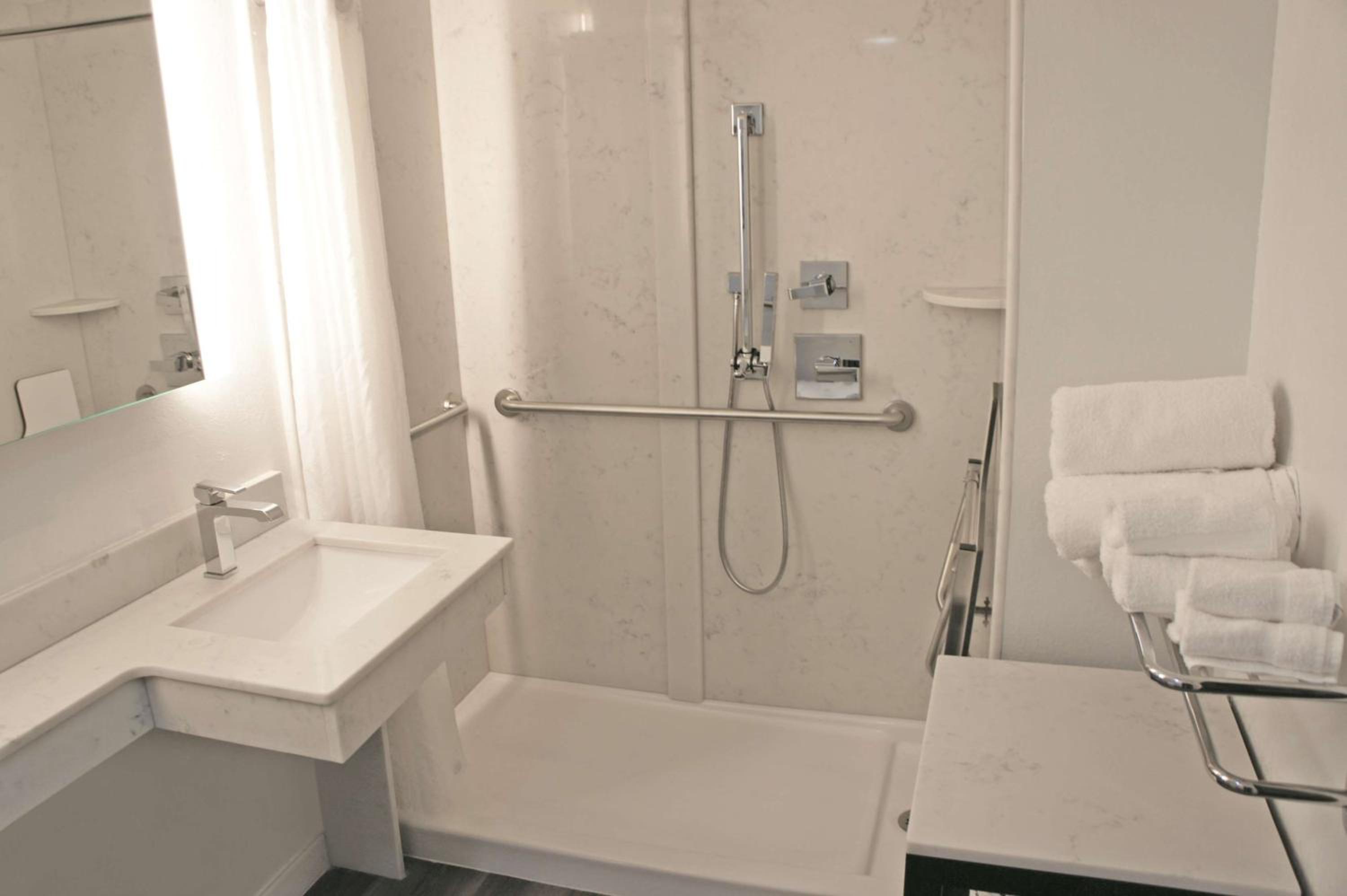 King Room - Disability Access - Photo 8